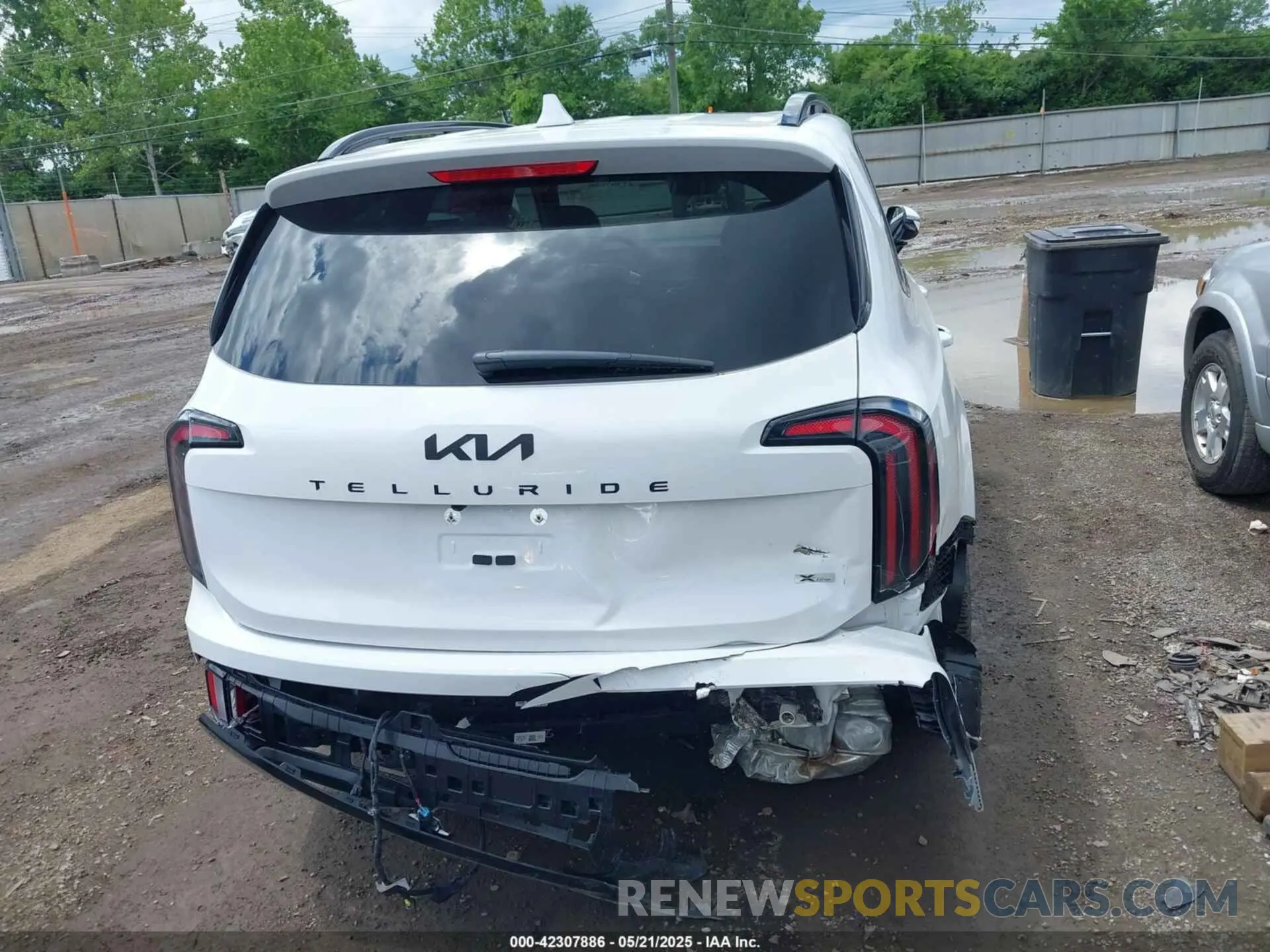 17 Photograph of a damaged car 5XYP5DGC6SG626544 KIA TELLURIDE 2025