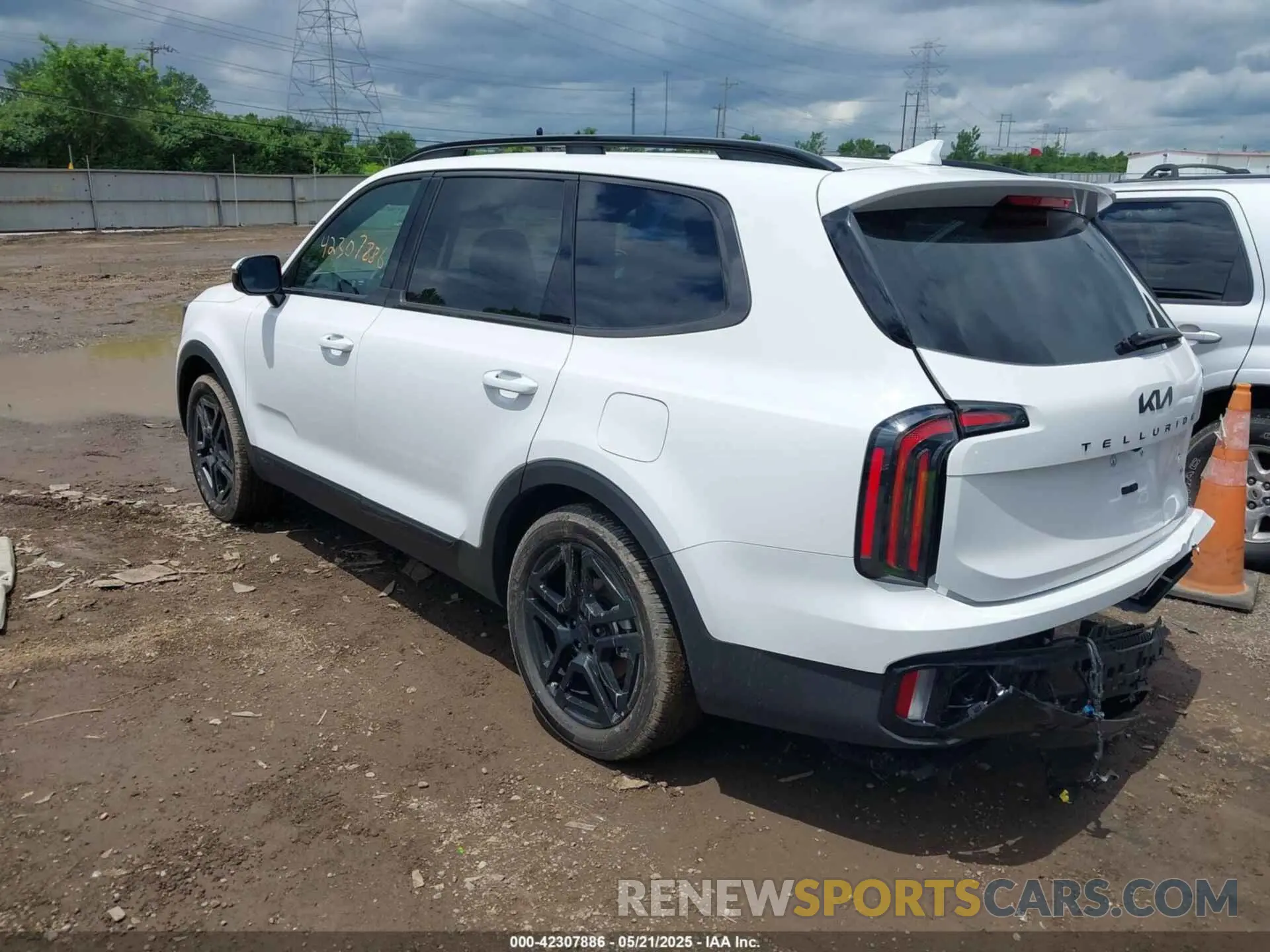3 Photograph of a damaged car 5XYP5DGC6SG626544 KIA TELLURIDE 2025