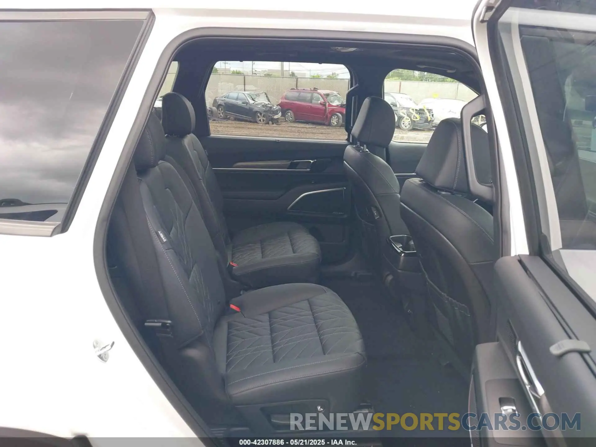 8 Photograph of a damaged car 5XYP5DGC6SG626544 KIA TELLURIDE 2025