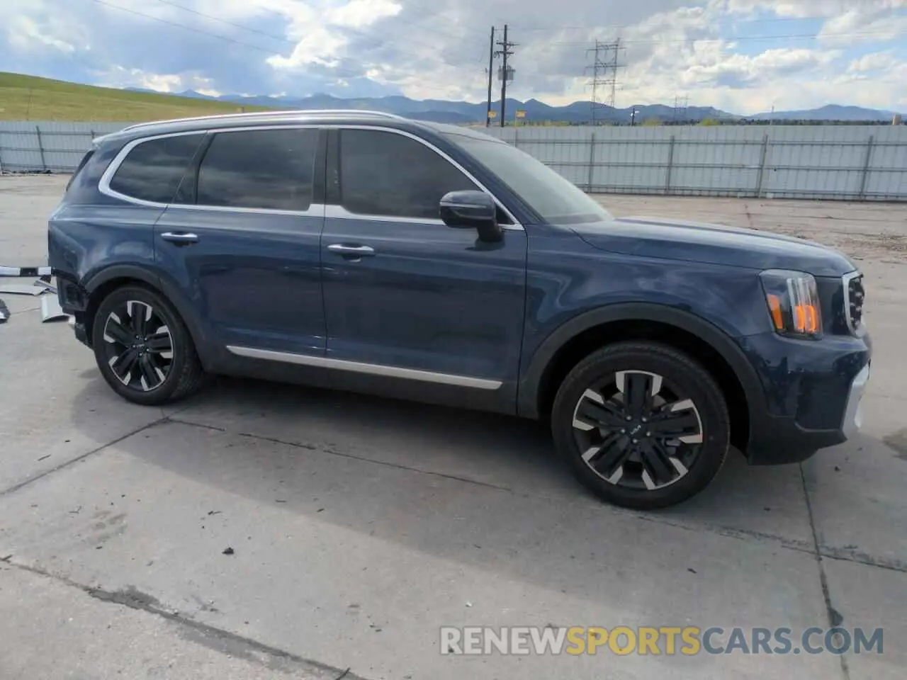 4 Photograph of a damaged car 5XYP5DGCXSG585397 KIA TELLURIDE 2025