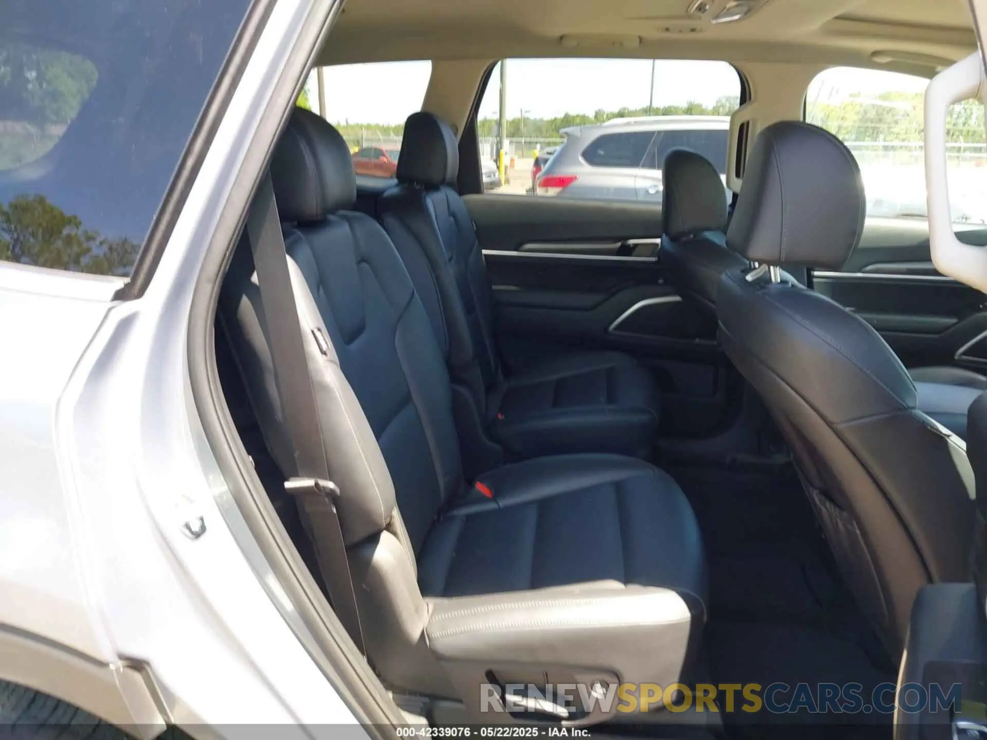 8 Photograph of a damaged car 5XYP64GC0SG589567 KIA TELLURIDE 2025