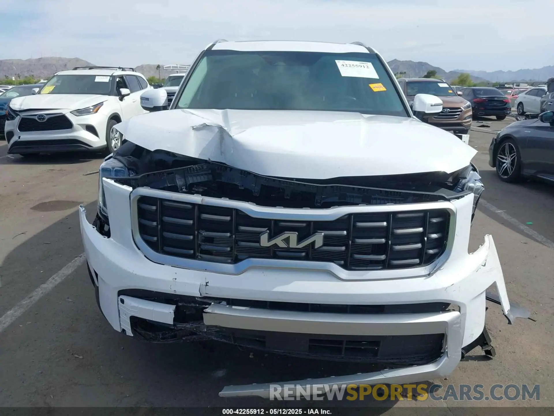 12 Photograph of a damaged car 5XYP64GC2SG571197 KIA TELLURIDE 2025