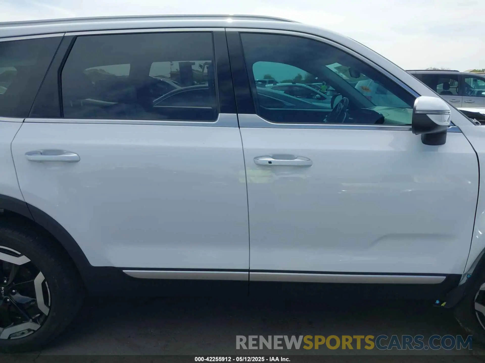 13 Photograph of a damaged car 5XYP64GC2SG571197 KIA TELLURIDE 2025