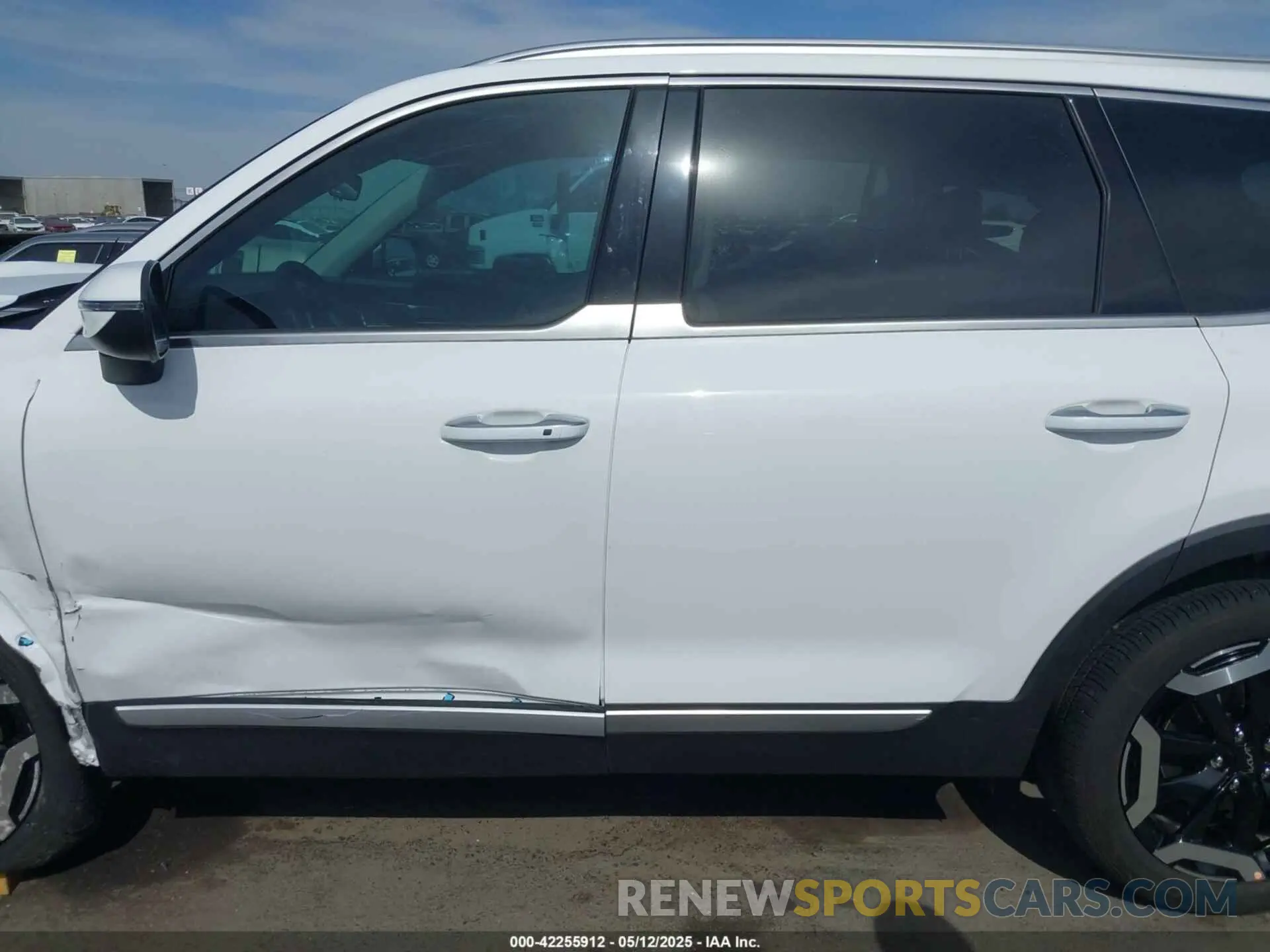 14 Photograph of a damaged car 5XYP64GC2SG571197 KIA TELLURIDE 2025