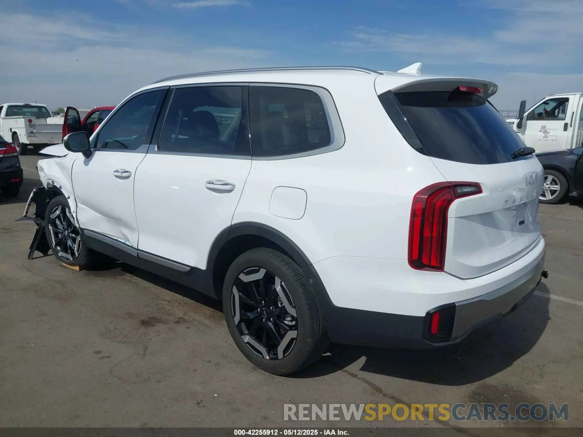 3 Photograph of a damaged car 5XYP64GC2SG571197 KIA TELLURIDE 2025