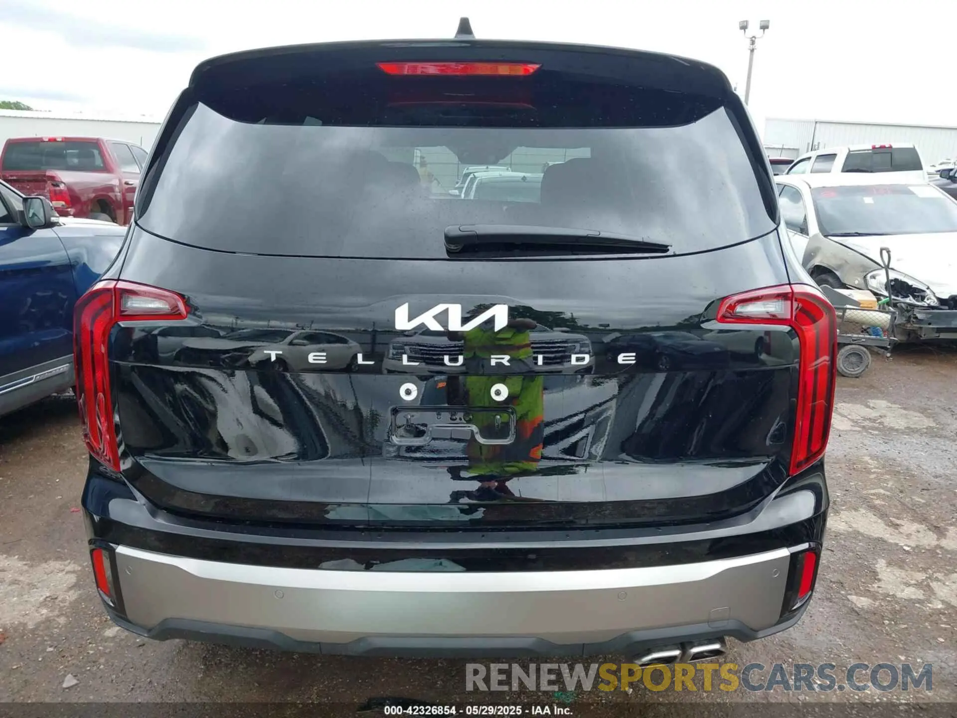 17 Photograph of a damaged car 5XYP64GC4SG617774 KIA TELLURIDE 2025