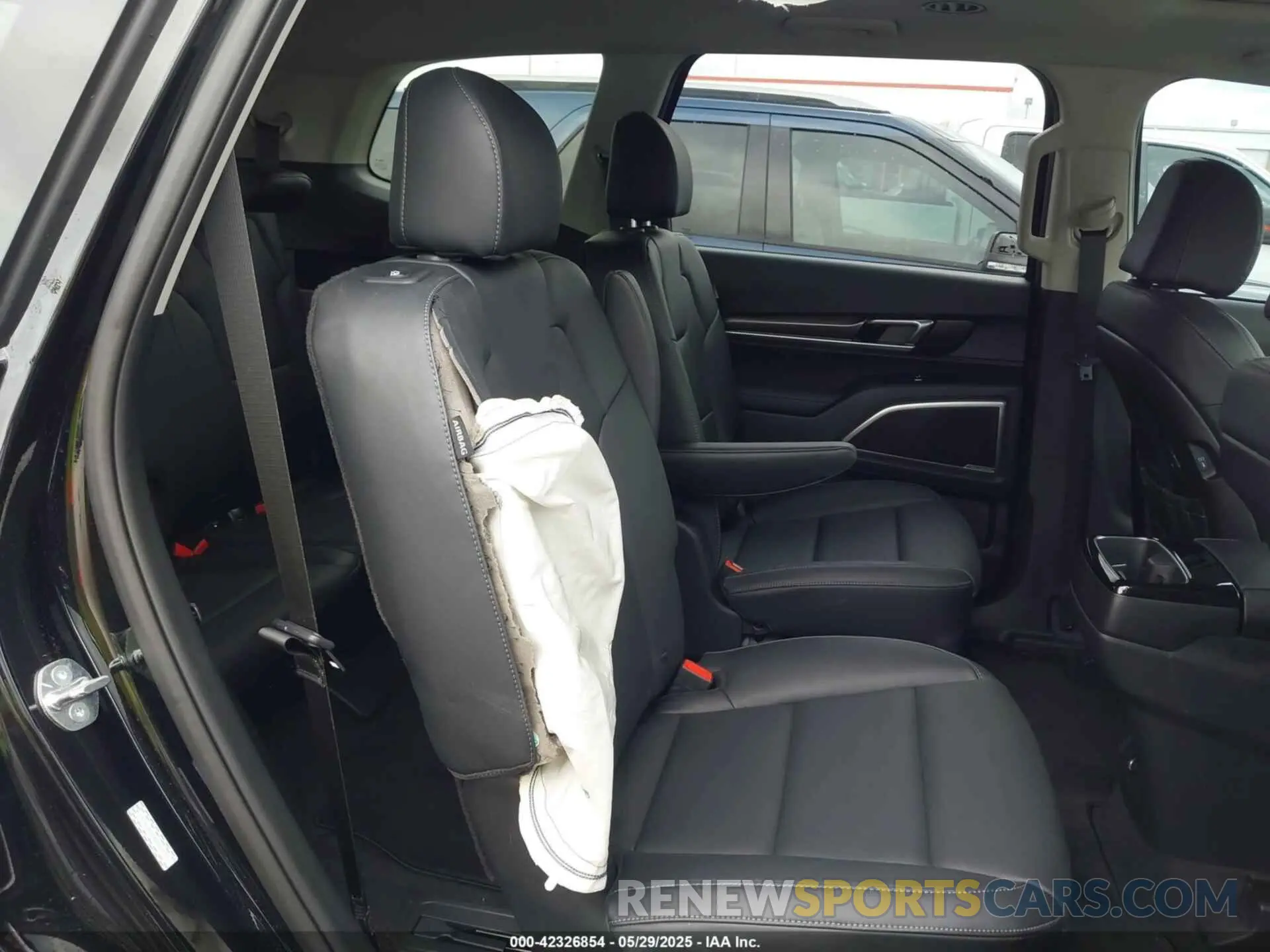 8 Photograph of a damaged car 5XYP64GC4SG617774 KIA TELLURIDE 2025