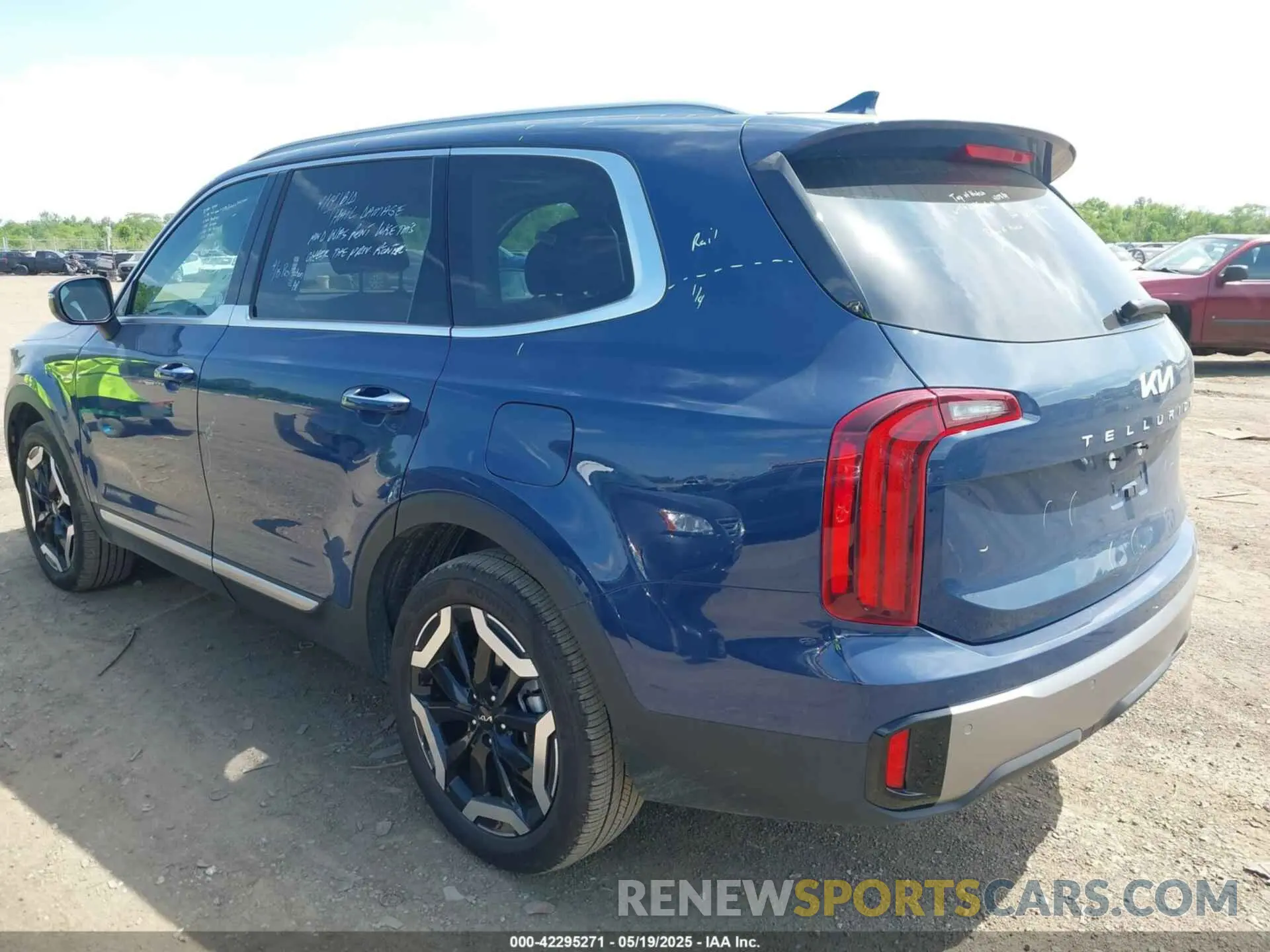 3 Photograph of a damaged car 5XYP64GC6SG581215 KIA TELLURIDE 2025