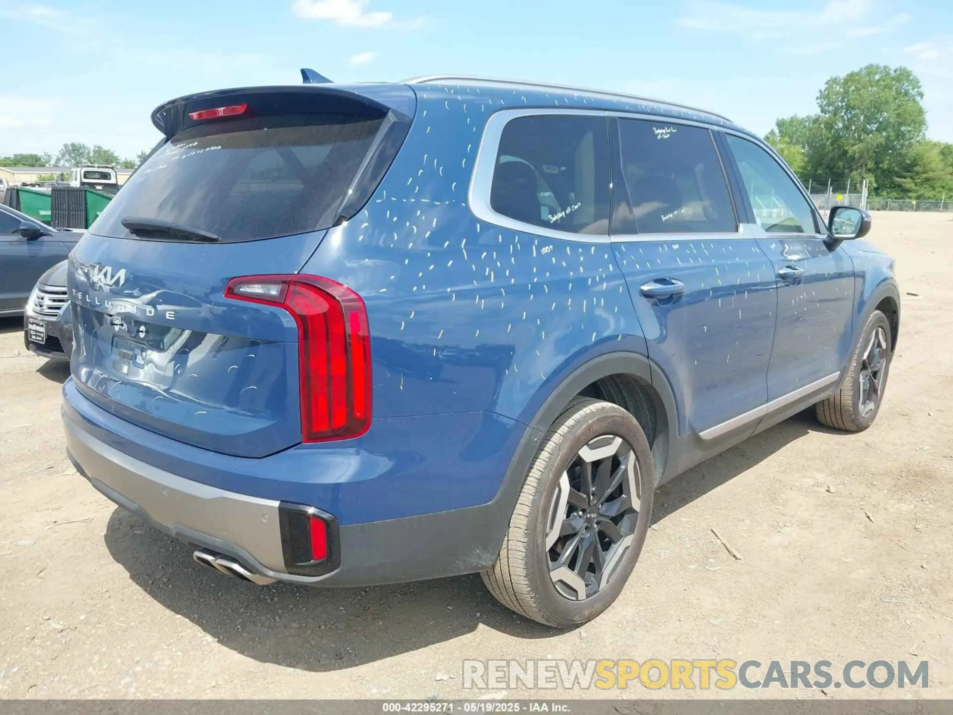 4 Photograph of a damaged car 5XYP64GC6SG581215 KIA TELLURIDE 2025