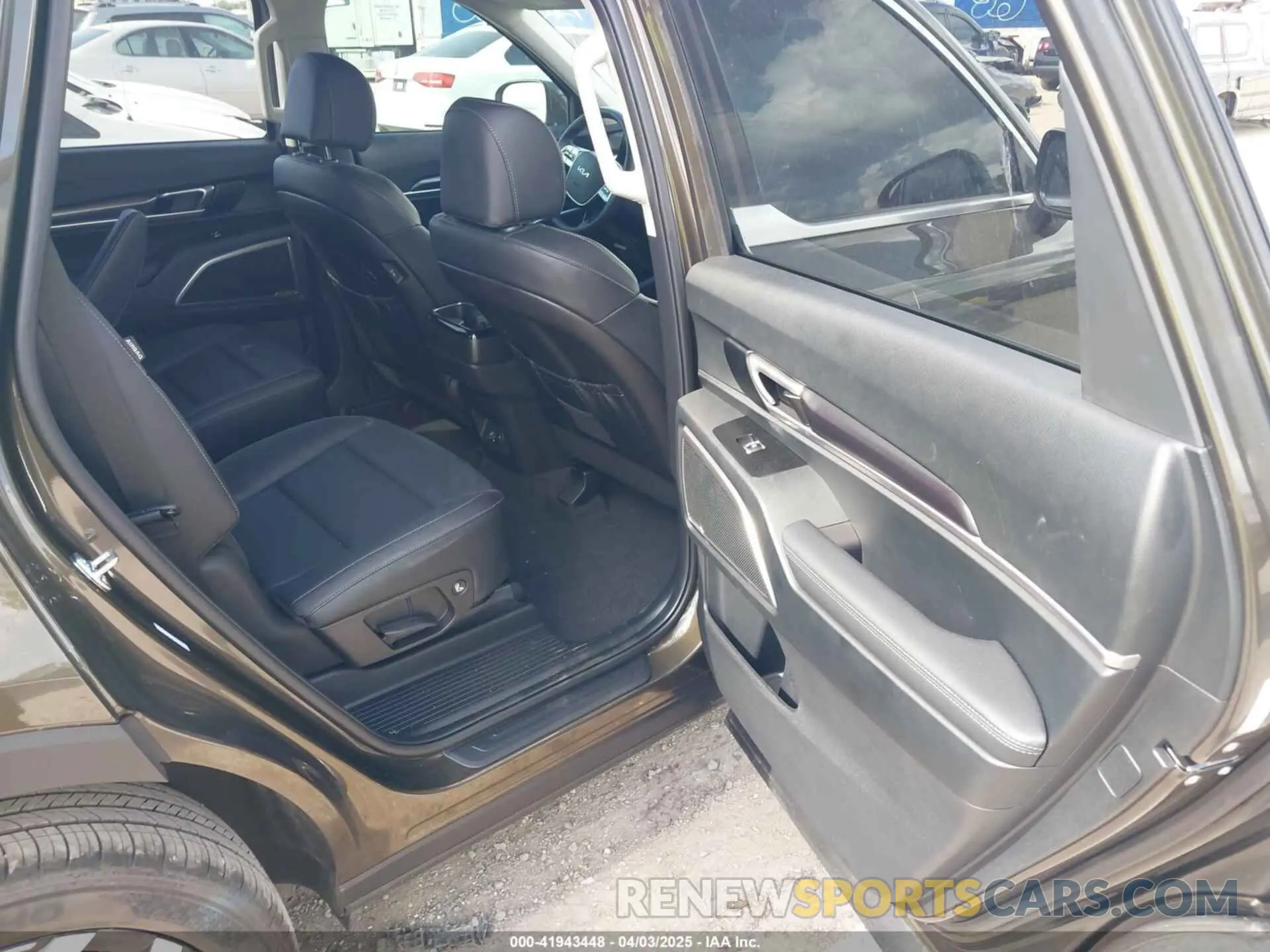 8 Photograph of a damaged car 5XYP64GCXSG593593 KIA TELLURIDE 2025