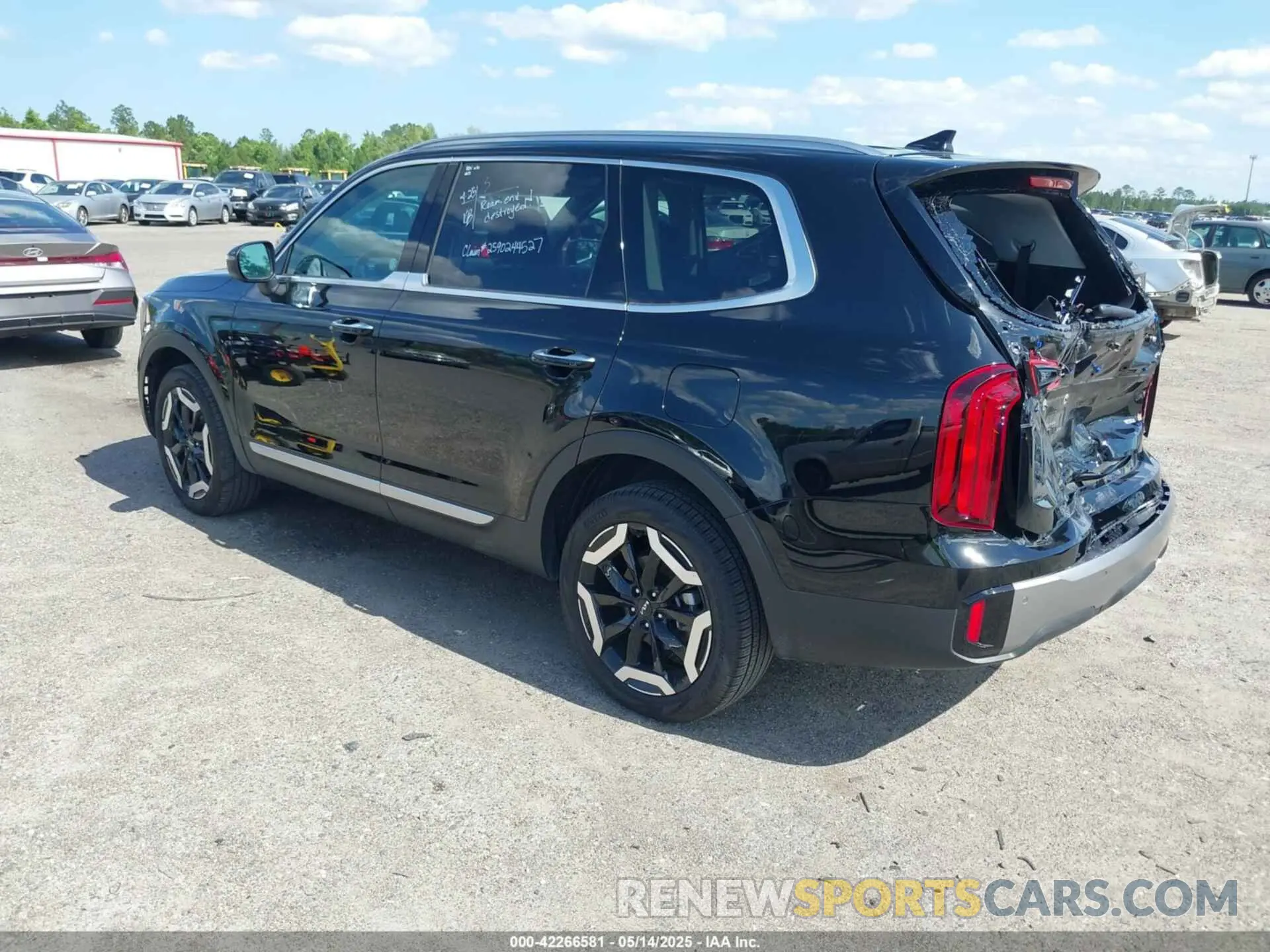 3 Photograph of a damaged car 5XYP6DGC0SG589844 KIA TELLURIDE 2025
