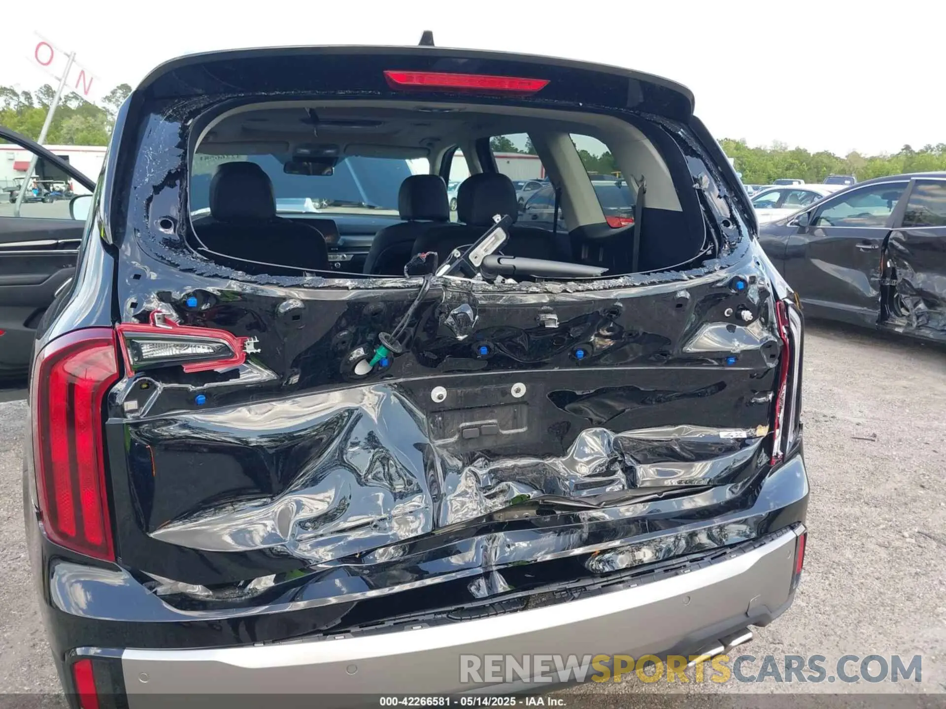 6 Photograph of a damaged car 5XYP6DGC0SG589844 KIA TELLURIDE 2025