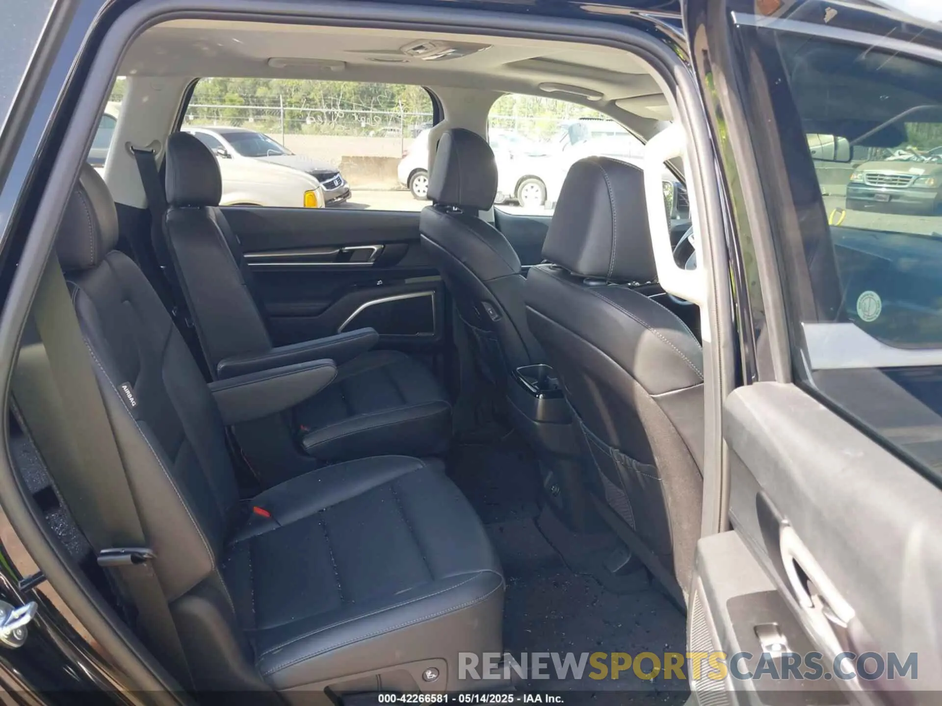 8 Photograph of a damaged car 5XYP6DGC0SG589844 KIA TELLURIDE 2025