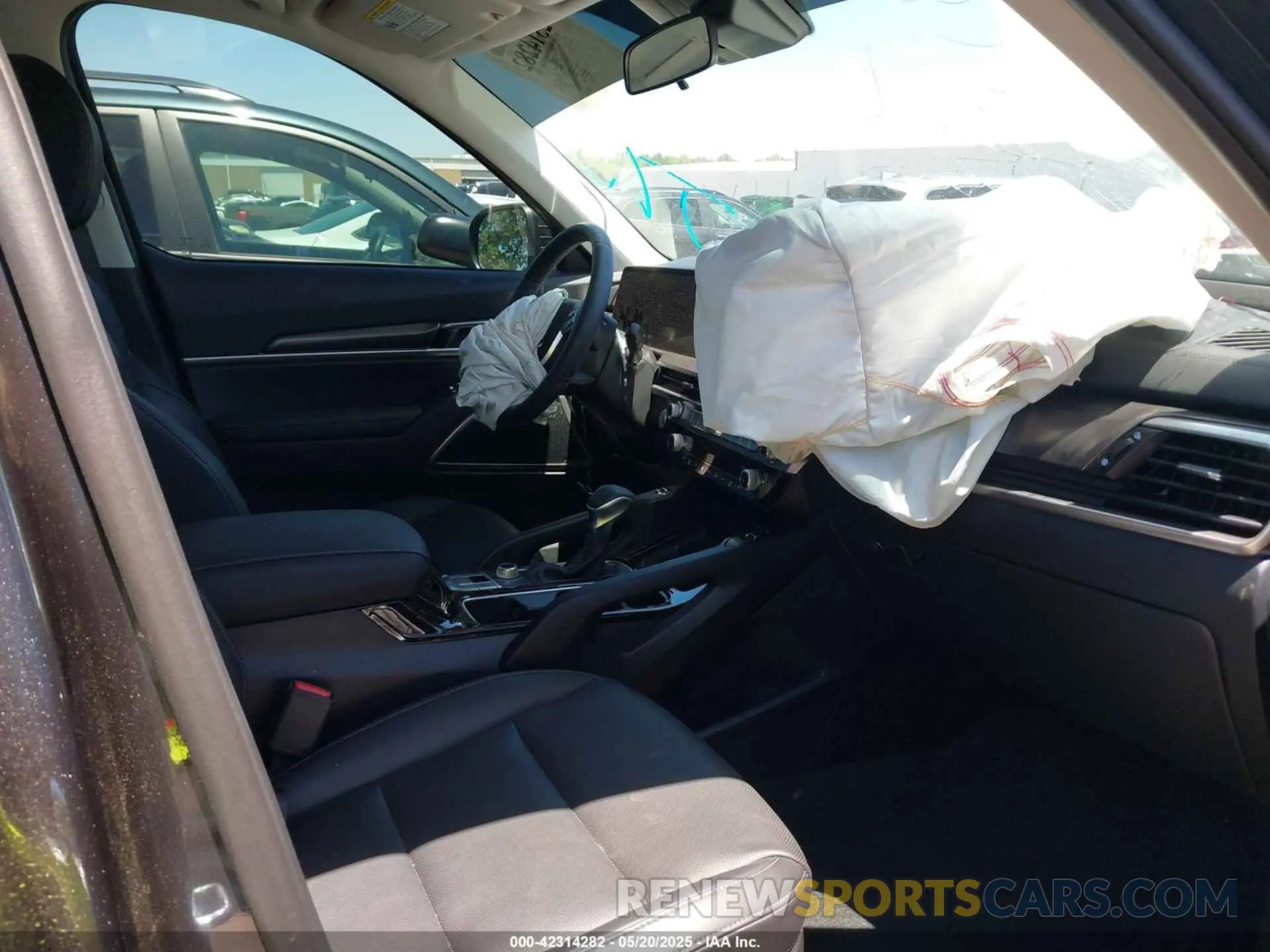 5 Photograph of a damaged car 5XYP6DGC0SG614158 KIA TELLURIDE 2025