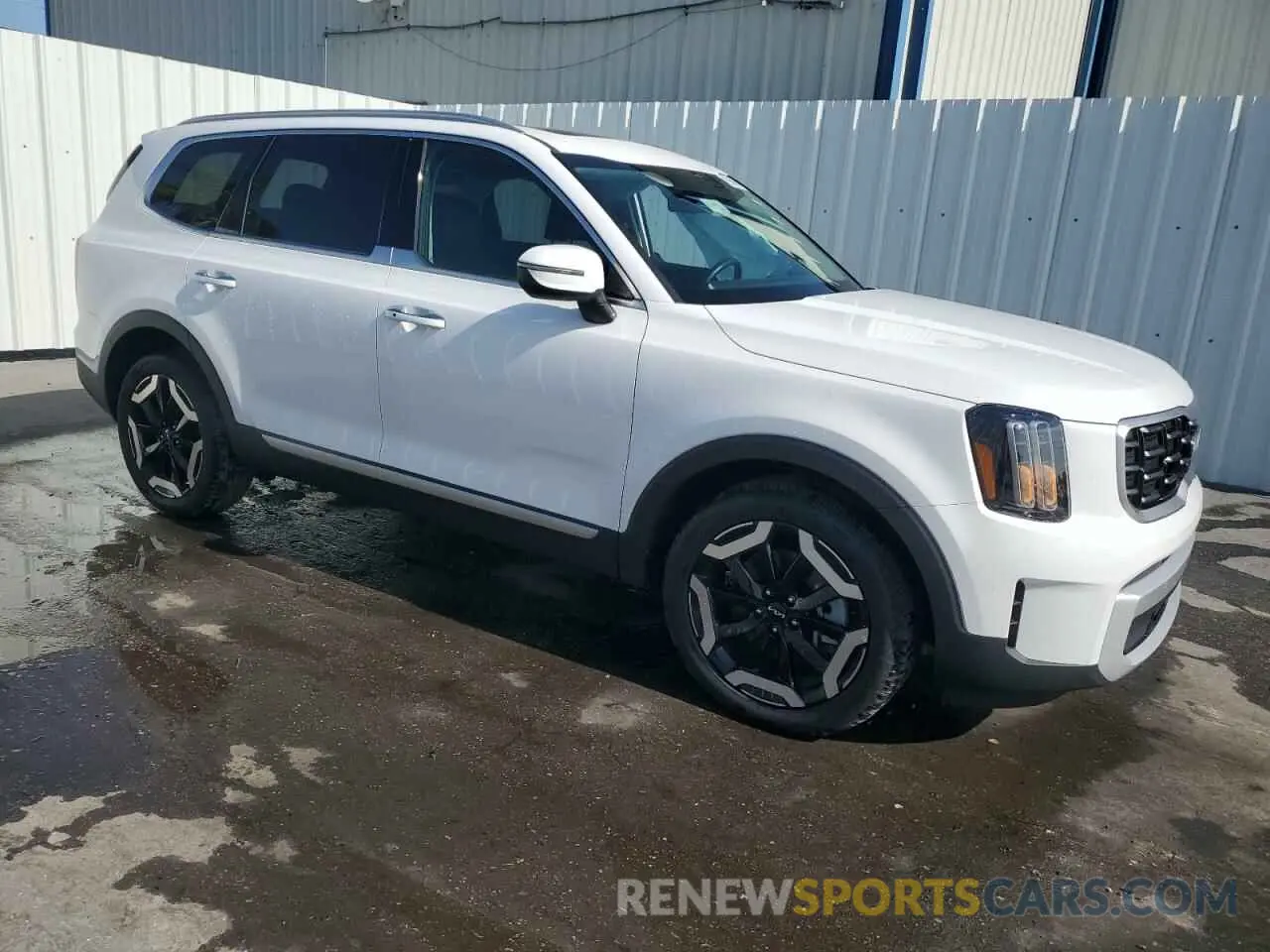 4 Photograph of a damaged car 5XYP6DGC3SG589210 KIA TELLURIDE 2025