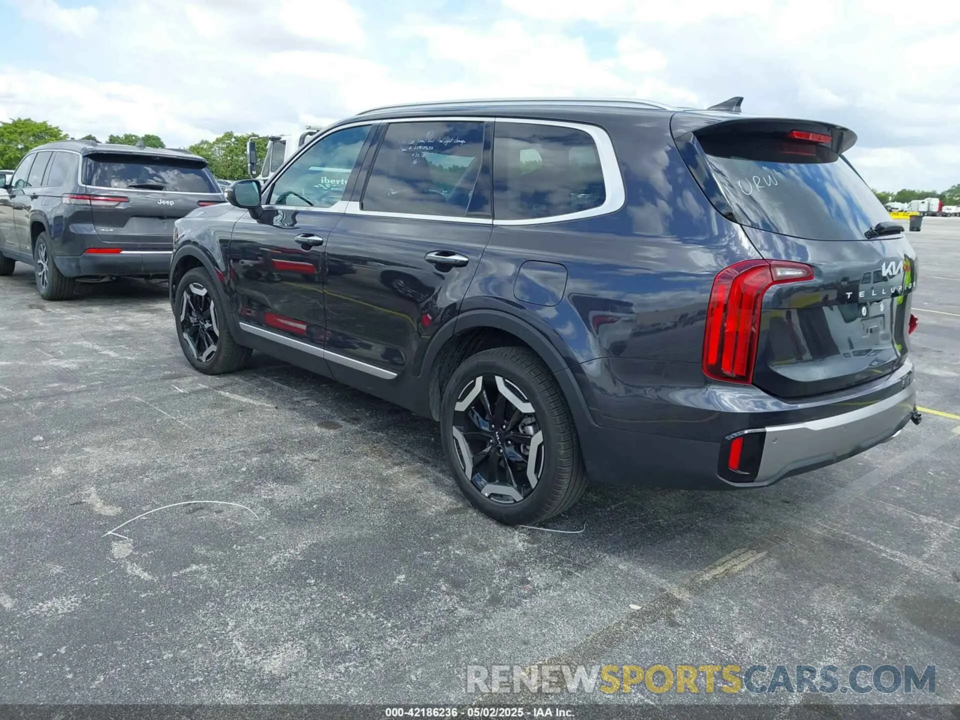 3 Photograph of a damaged car 5XYP6DGC4SG588700 KIA TELLURIDE 2025