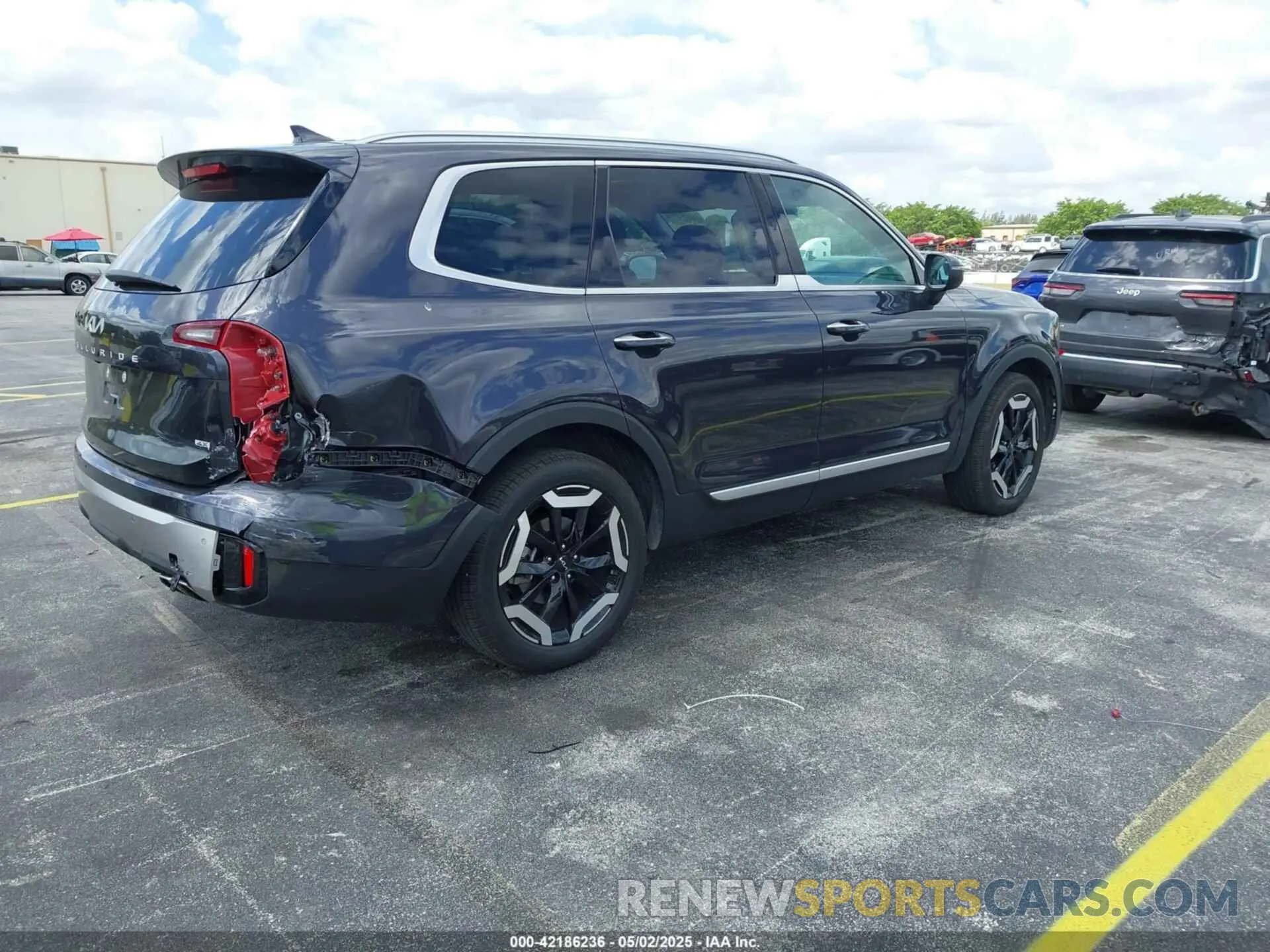 4 Photograph of a damaged car 5XYP6DGC4SG588700 KIA TELLURIDE 2025