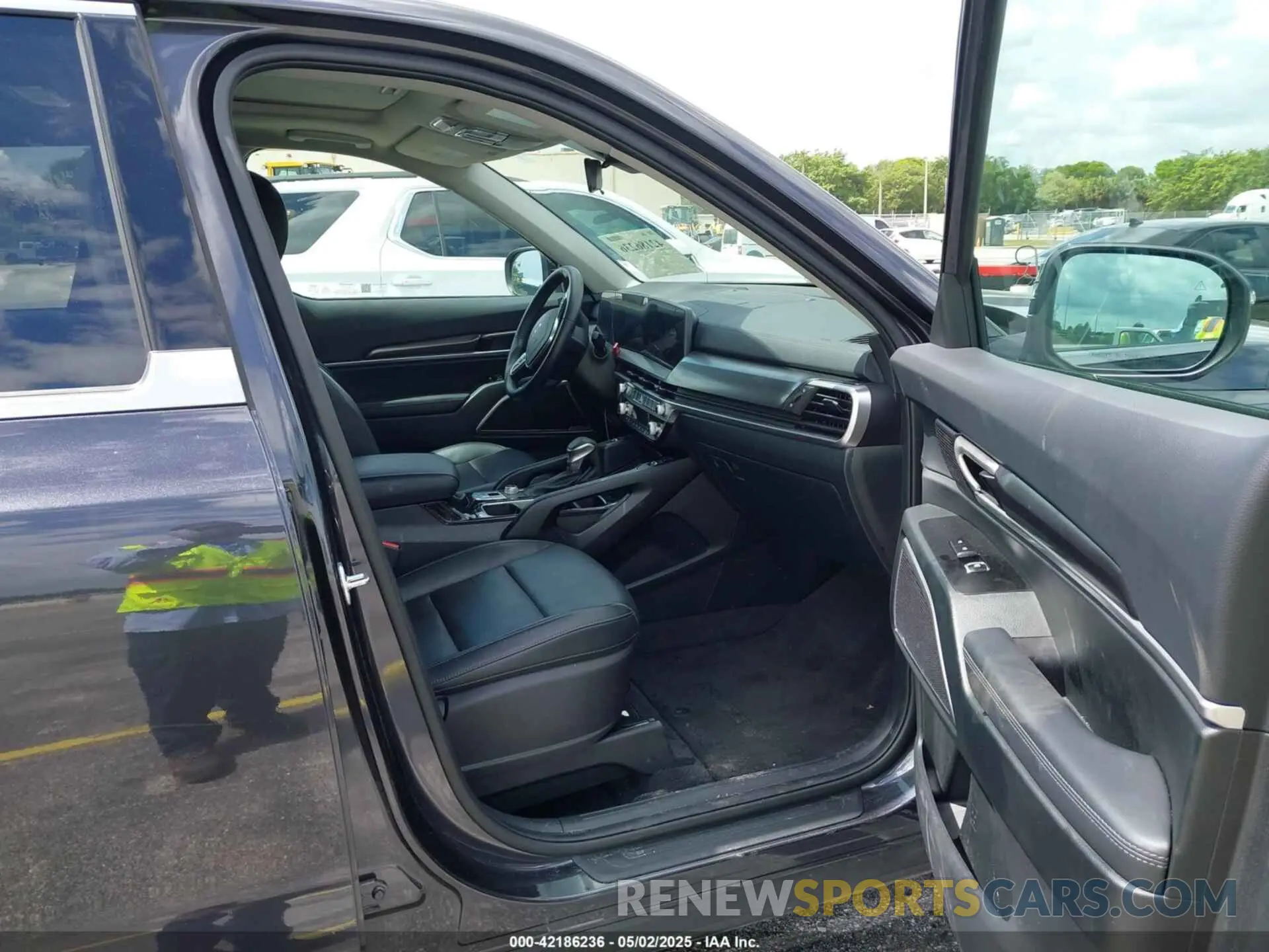 5 Photograph of a damaged car 5XYP6DGC4SG588700 KIA TELLURIDE 2025