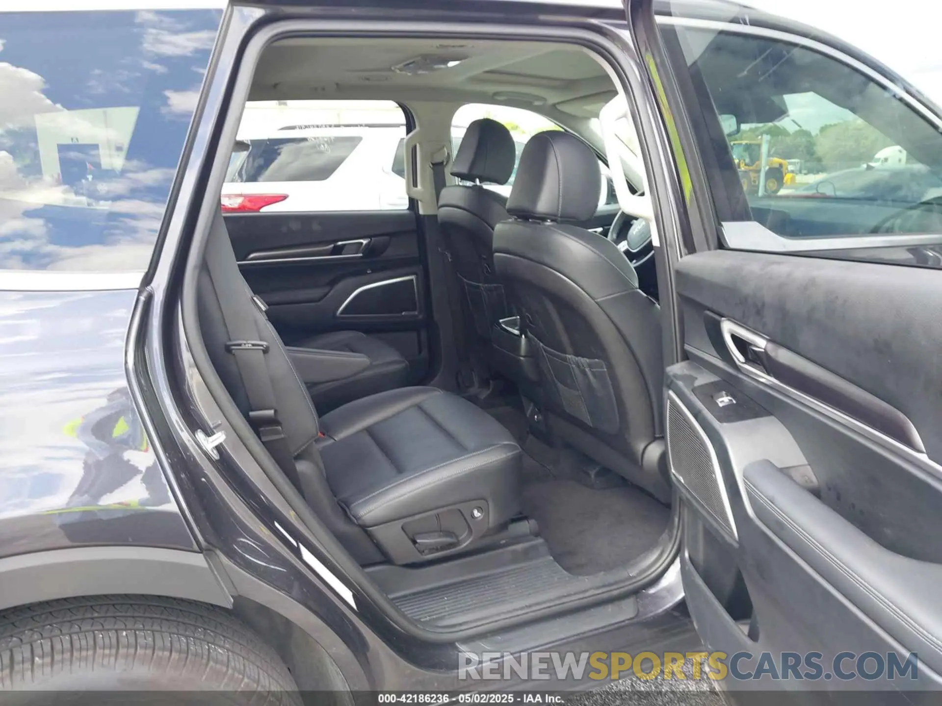 8 Photograph of a damaged car 5XYP6DGC4SG588700 KIA TELLURIDE 2025