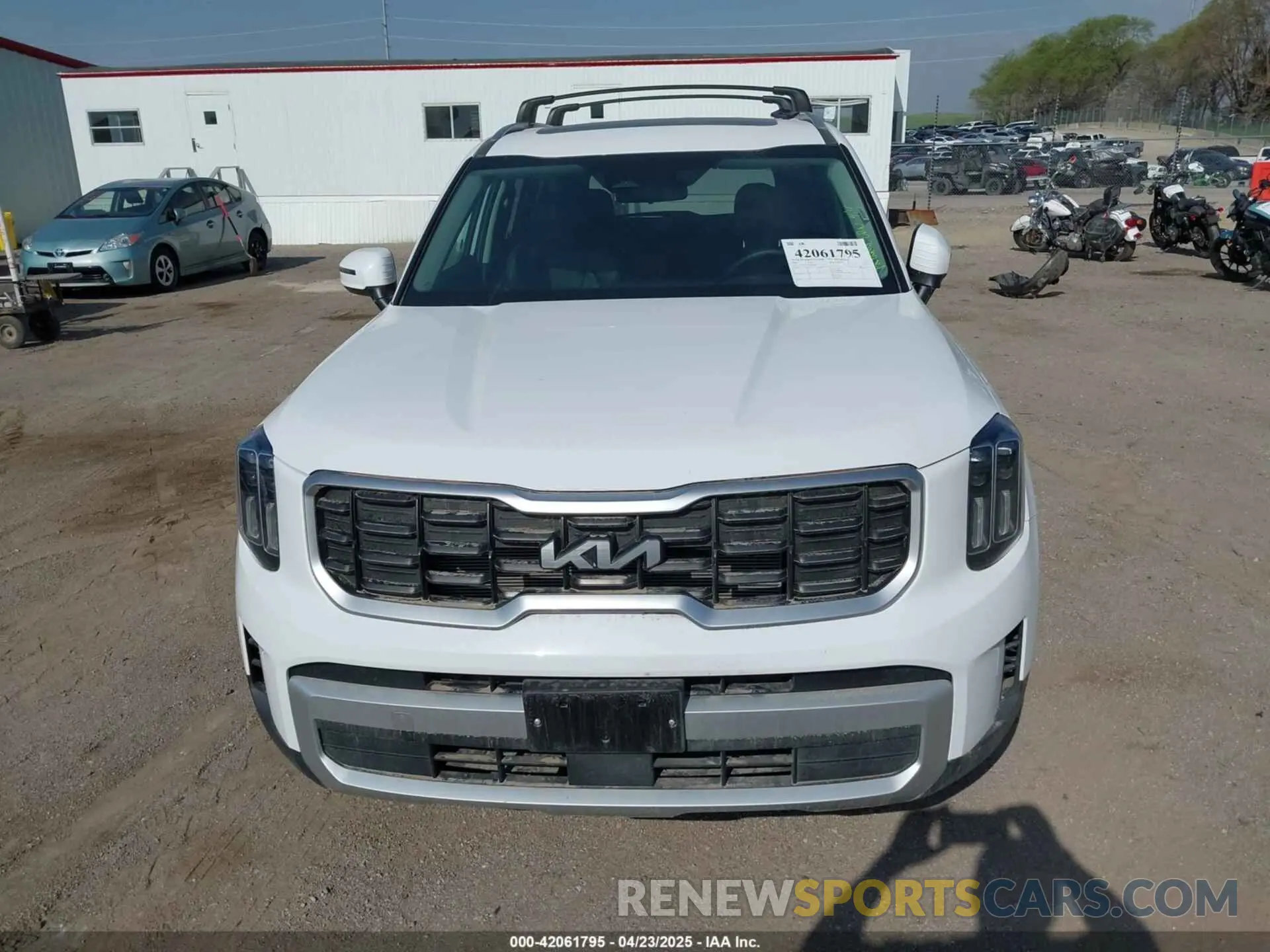 13 Photograph of a damaged car 5XYP6DGC6SG580694 KIA TELLURIDE 2025