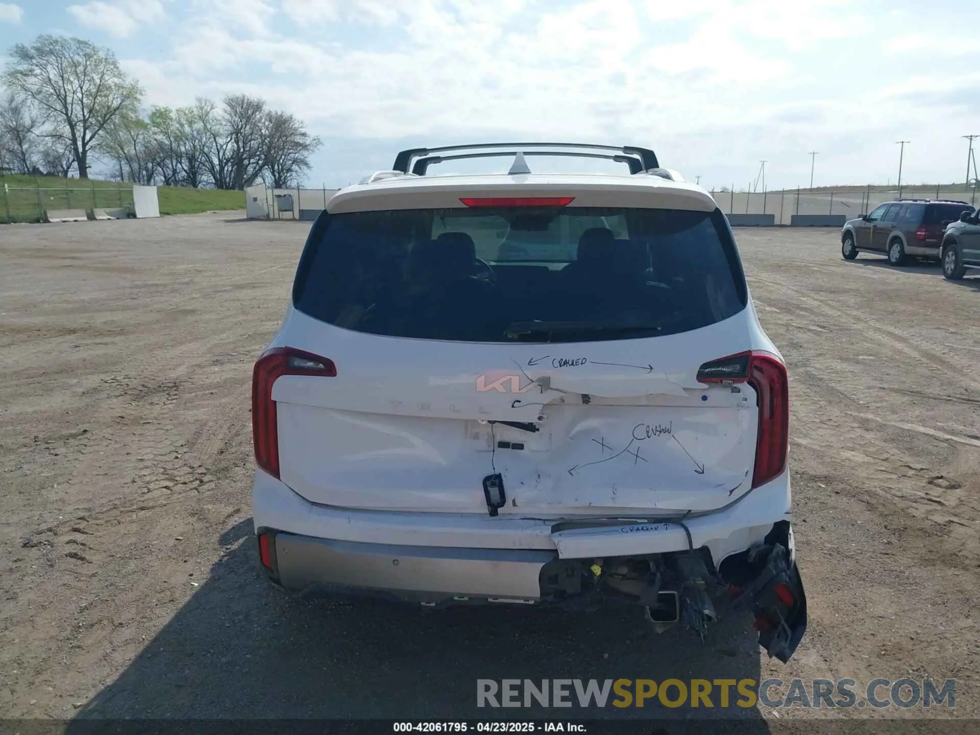 17 Photograph of a damaged car 5XYP6DGC6SG580694 KIA TELLURIDE 2025