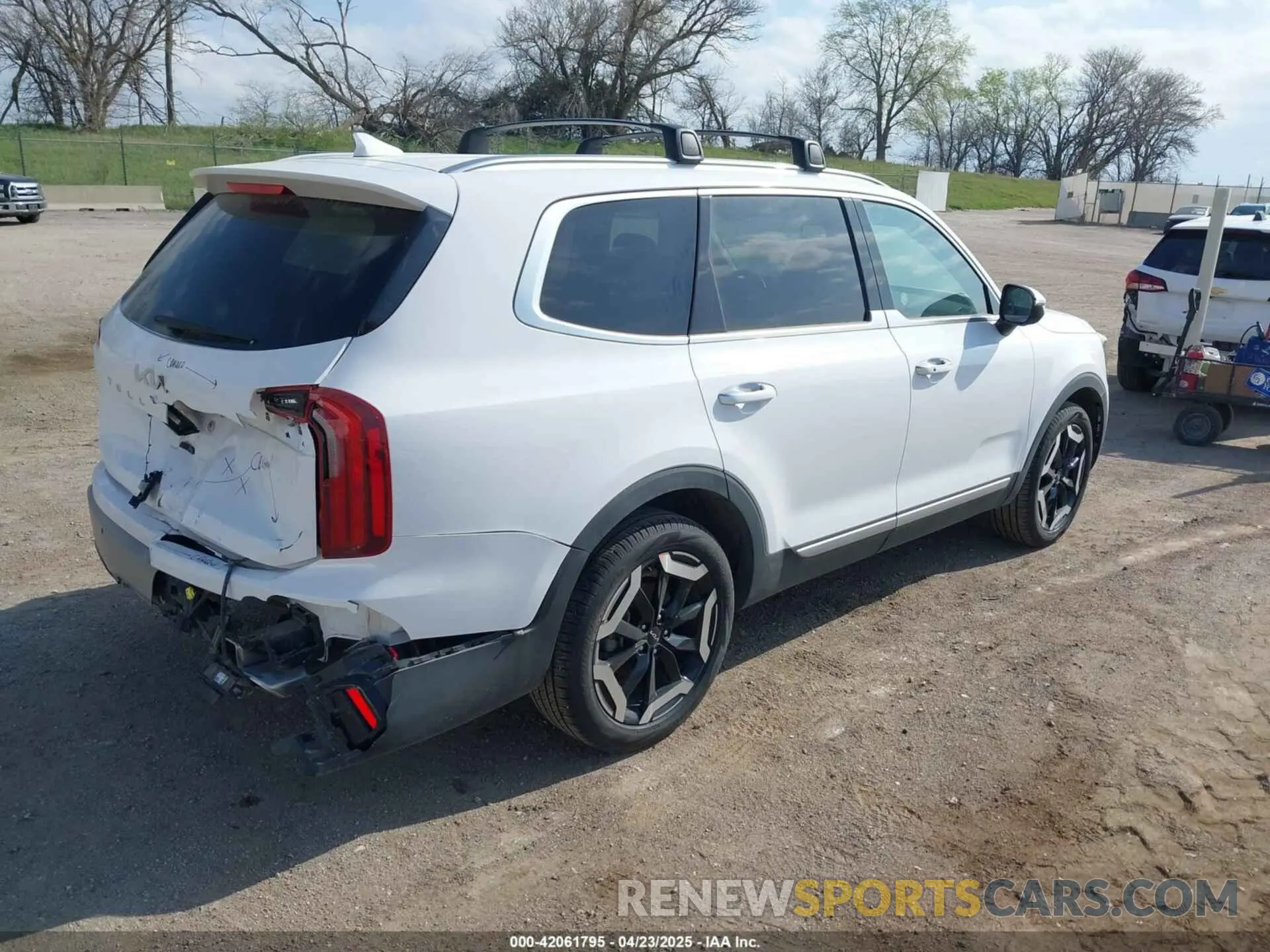 4 Photograph of a damaged car 5XYP6DGC6SG580694 KIA TELLURIDE 2025