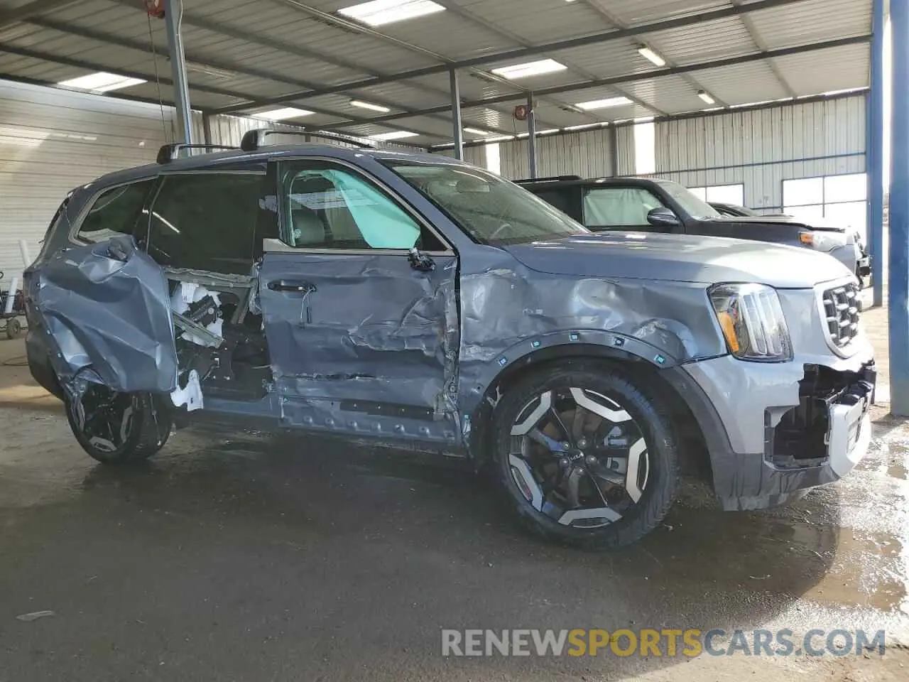 4 Photograph of a damaged car 5XYP6DGC6SG587659 KIA TELLURIDE 2025