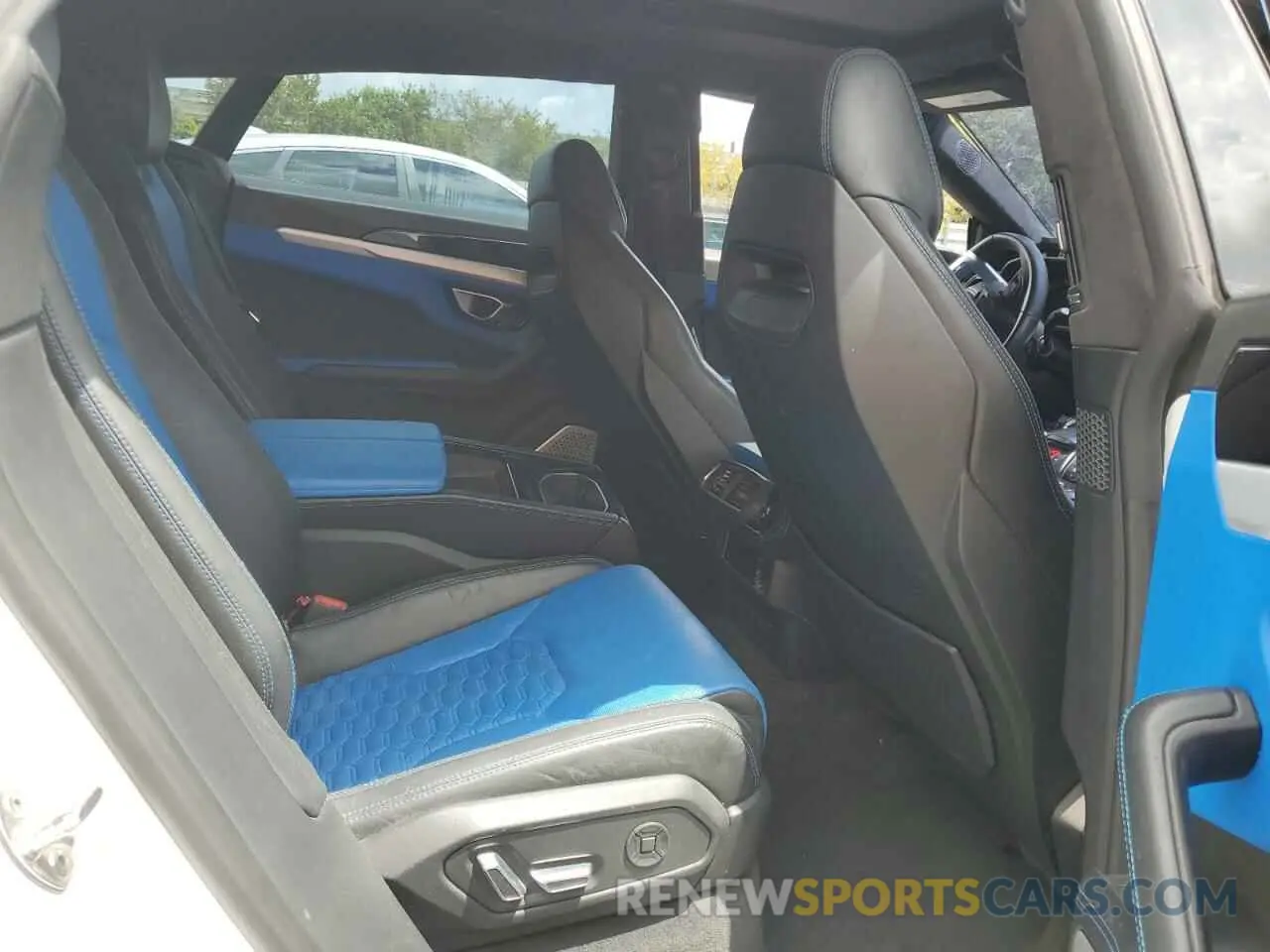 11 Photograph of a damaged car ZPBUA1ZL1KLA01041 LAMBORGHINI ALL MODELS 2019