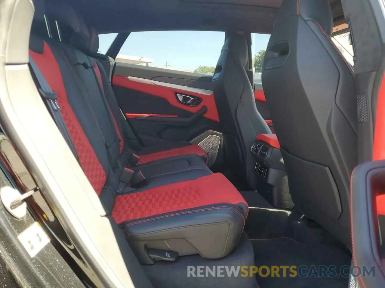 11 Photograph of a damaged car ZPBUA1ZL6KLA02282 LAMBORGHINI ALL MODELS 2019