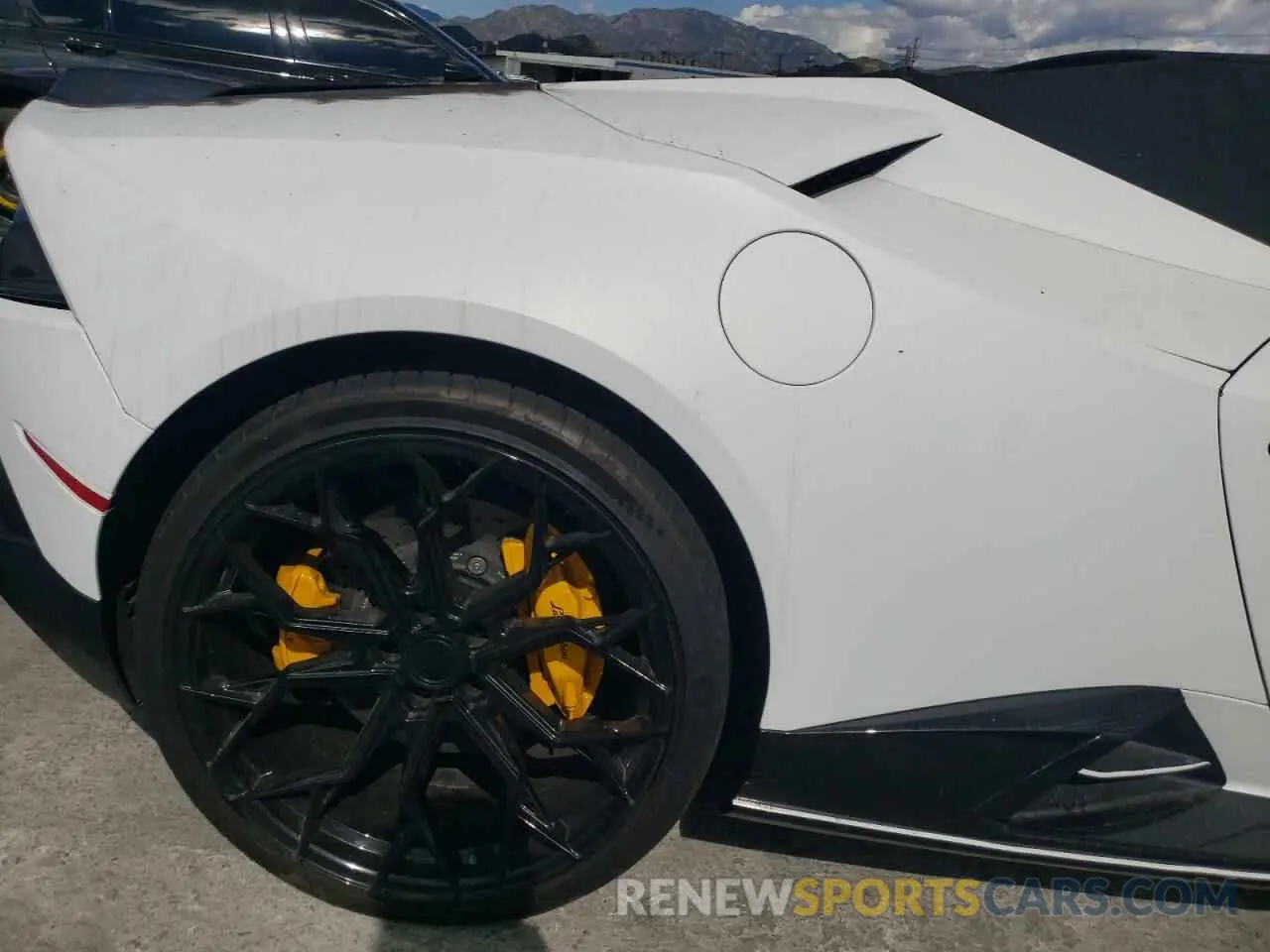 10 Photograph of a damaged car ZHWUT5ZF5LLA15426 LAMBORGHINI ALL MODELS 2020