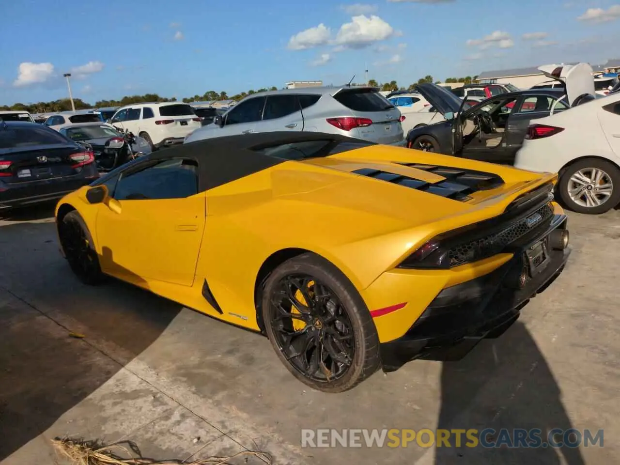 2 Photograph of a damaged car ZHWUT5ZF1PLA23321 LAMBORGHINI ALL MODELS 2023