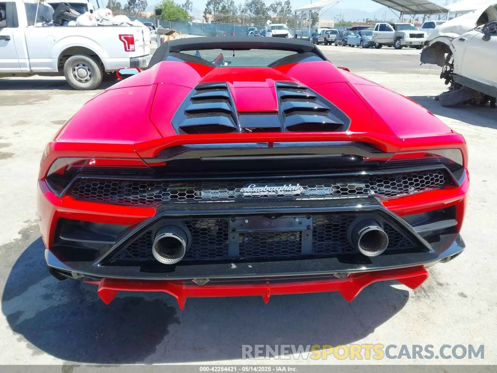 17 Photograph of a damaged car ZHWUT5ZF2LLA15450 LAMBORGHINI HURACAN EVO 2020
