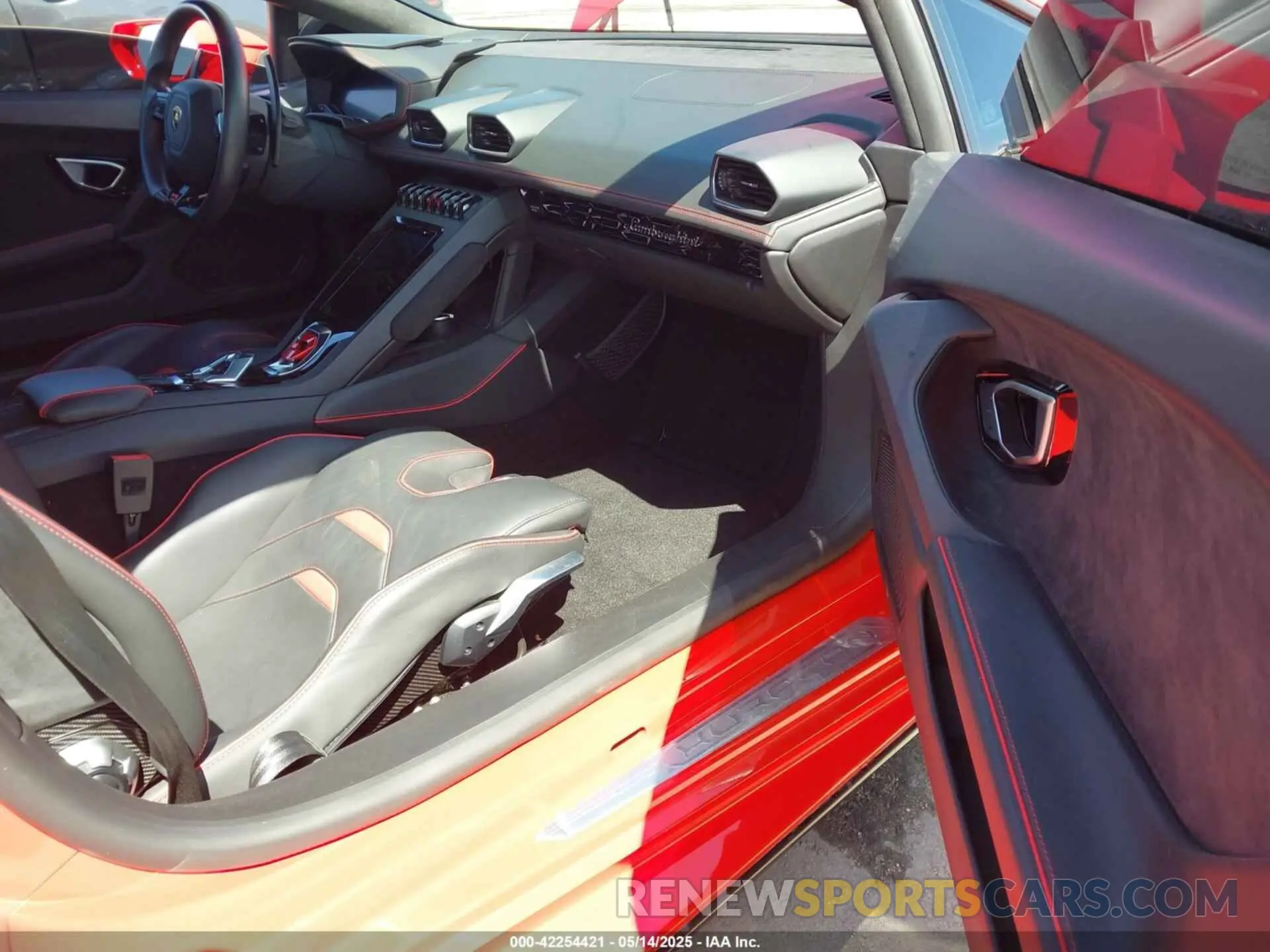 5 Photograph of a damaged car ZHWUT5ZF2LLA15450 LAMBORGHINI HURACAN EVO 2020