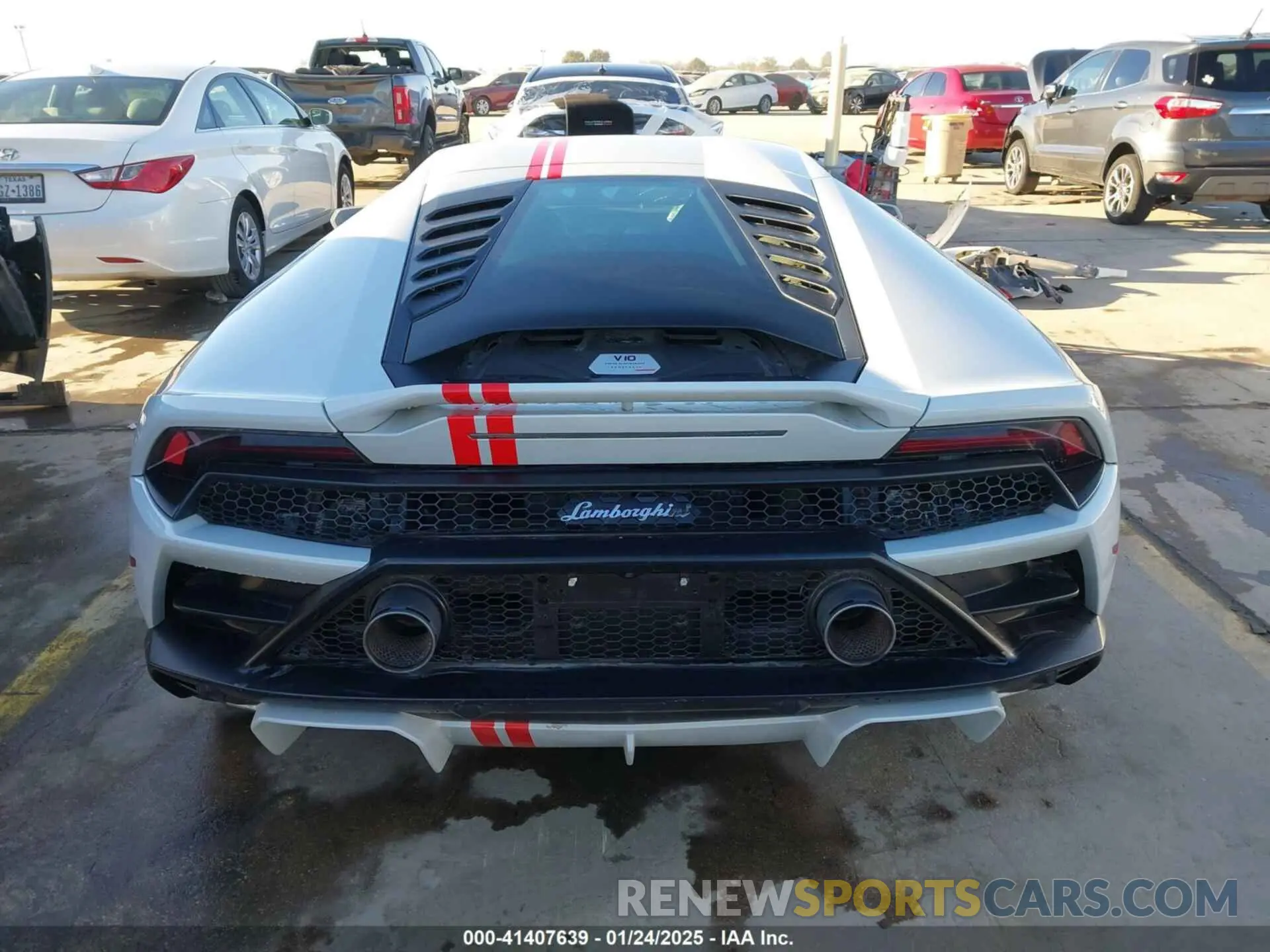 17 Photograph of a damaged car ZHWUF5ZF7MLA16358 LAMBORGHINI HURACAN EVO 2021