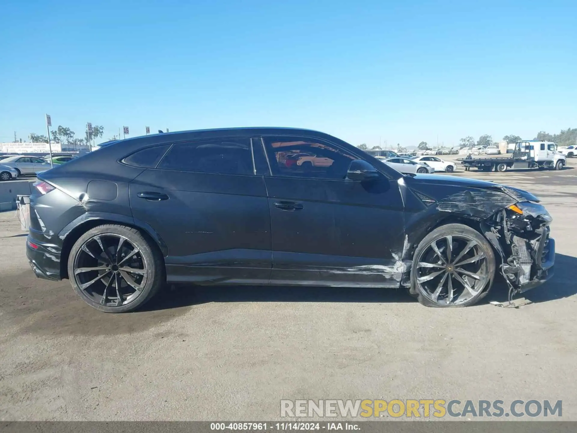 13 Photograph of a damaged car ZPBUA1ZL0LLA10251 LAMBORGHINI URUS 2020