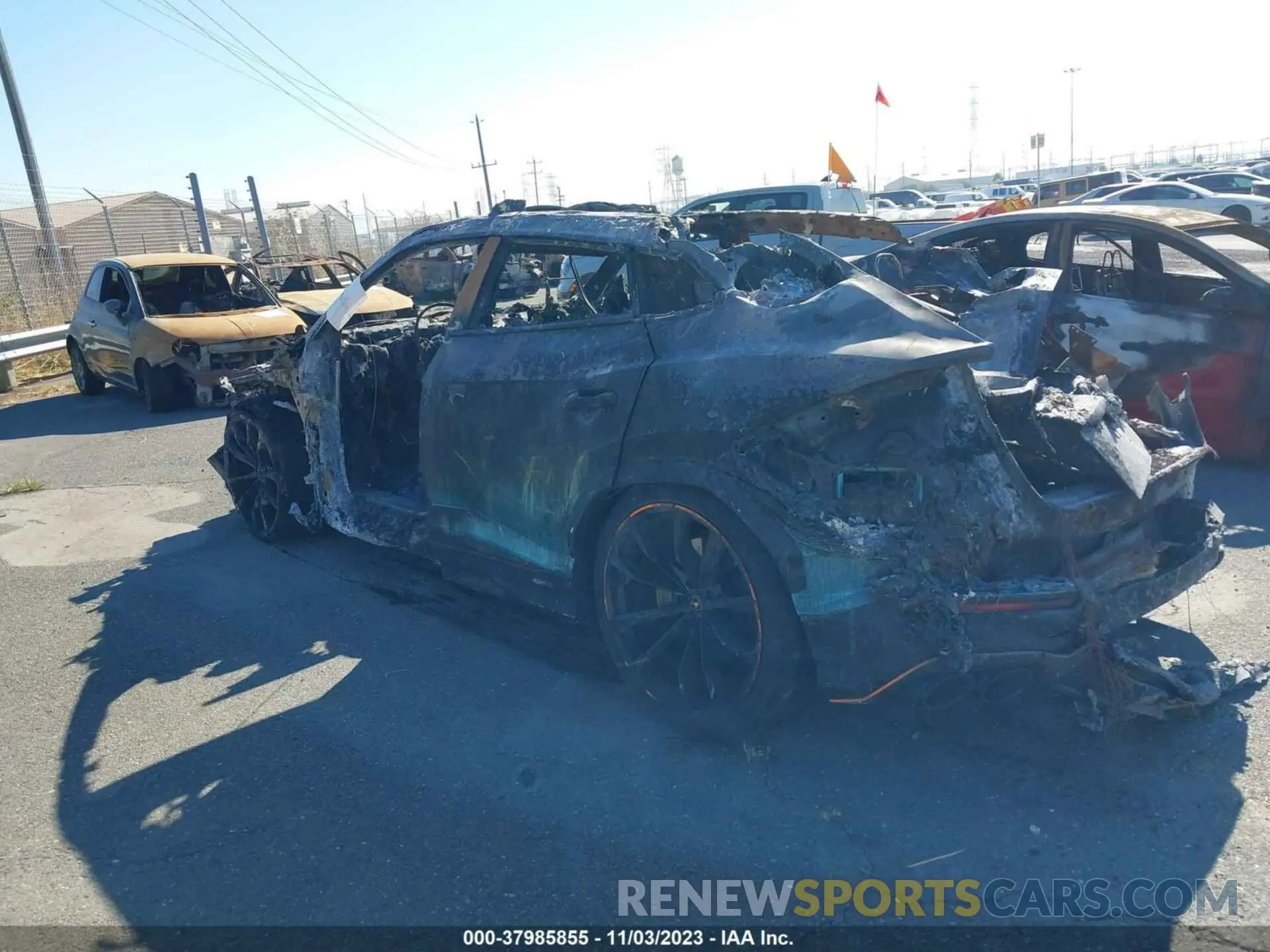 3 Photograph of a damaged car ZPBUB3ZL1PLA23654 LAMBORGHINI URUS 2023