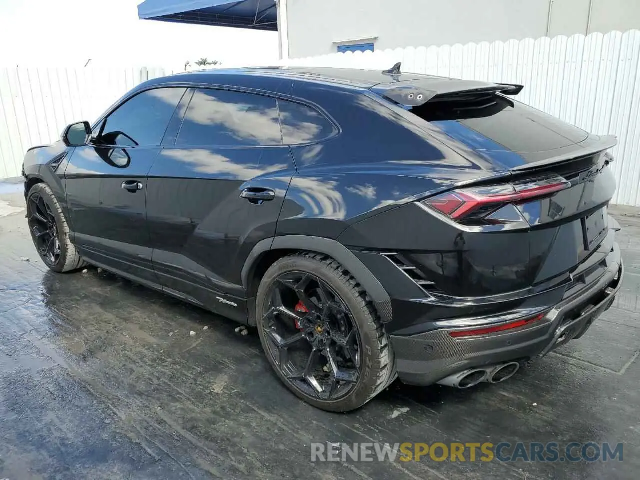 2 Photograph of a damaged car ZPBUC3ZL9PLA23771 LAMBORGHINI URUS PERFO 2023