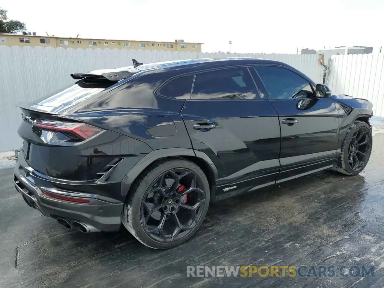 3 Photograph of a damaged car ZPBUC3ZL9PLA23771 LAMBORGHINI URUS PERFO 2023