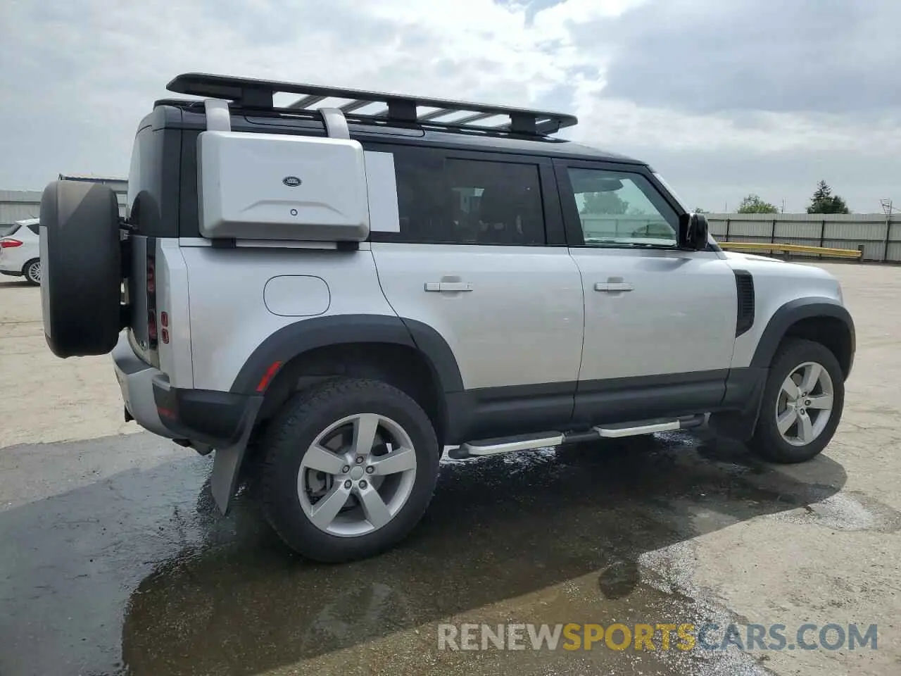 3 Photograph of a damaged car SALE17EU2L2002826 LAND ROVER DEFENDER 2020