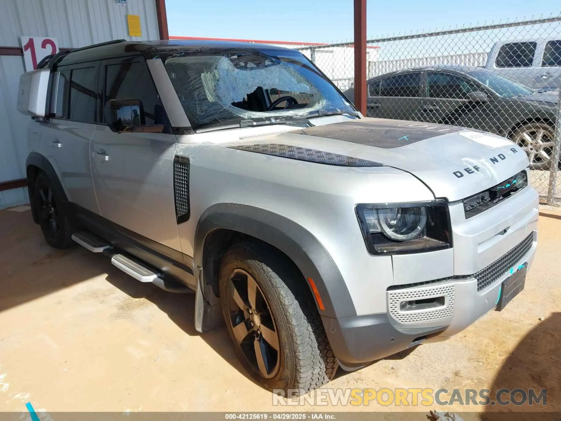 1 Photograph of a damaged car SALE1EEU3L2005075 LAND ROVER DEFENDER 2020