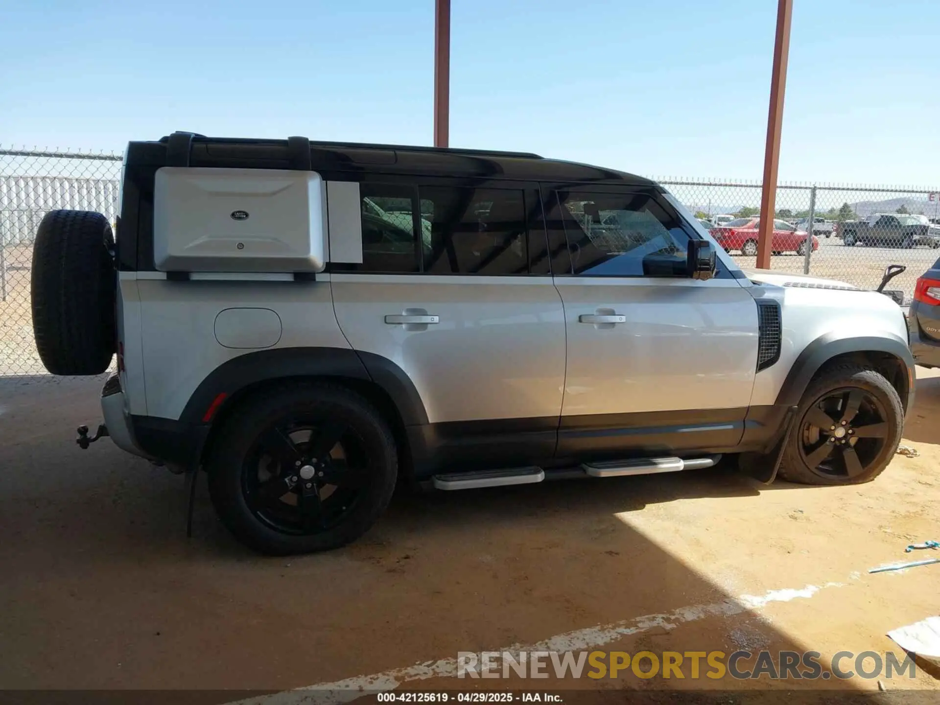 13 Photograph of a damaged car SALE1EEU3L2005075 LAND ROVER DEFENDER 2020