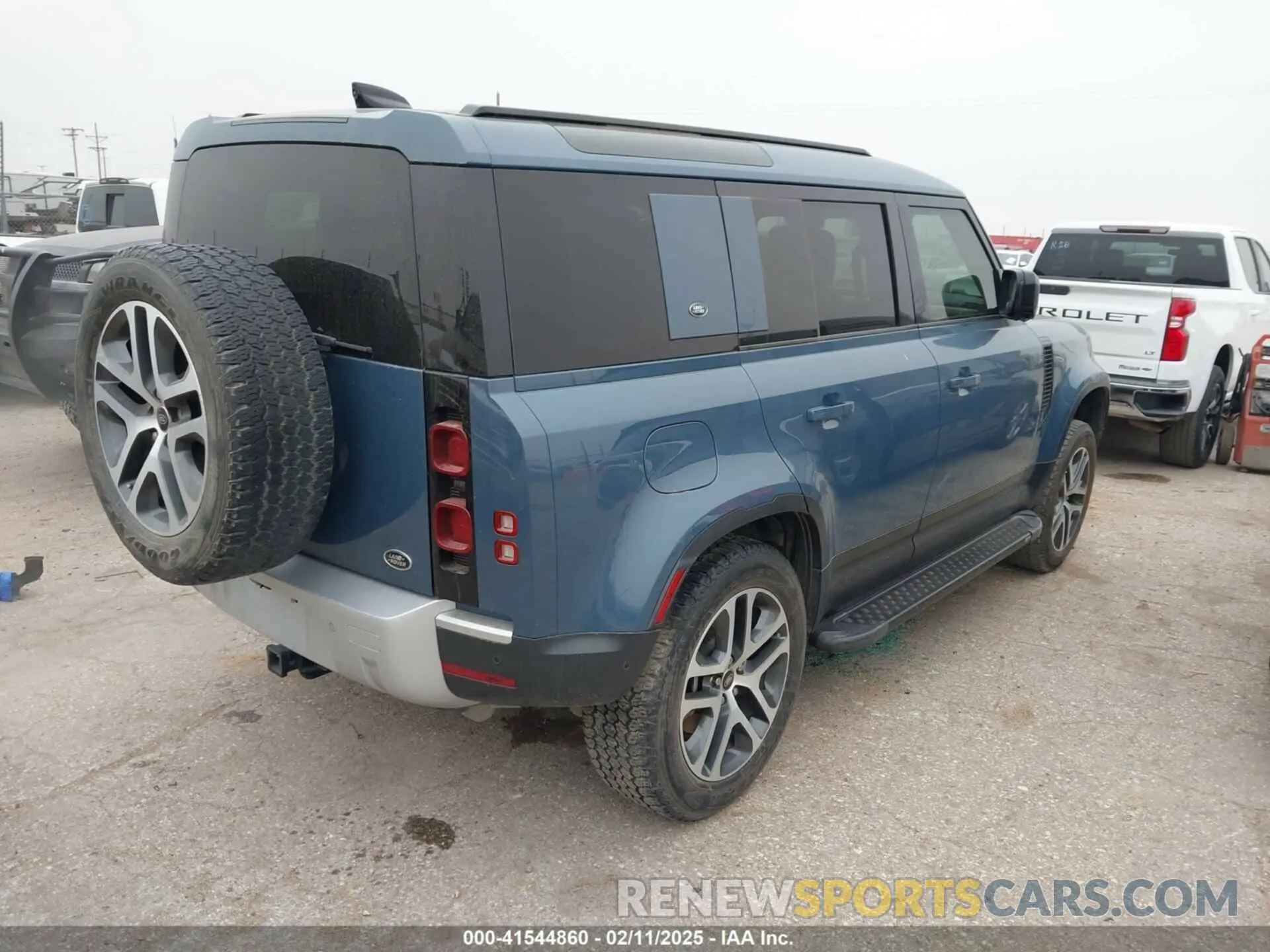 4 Photograph of a damaged car SALE97EU6L2016219 LAND ROVER DEFENDER 2020