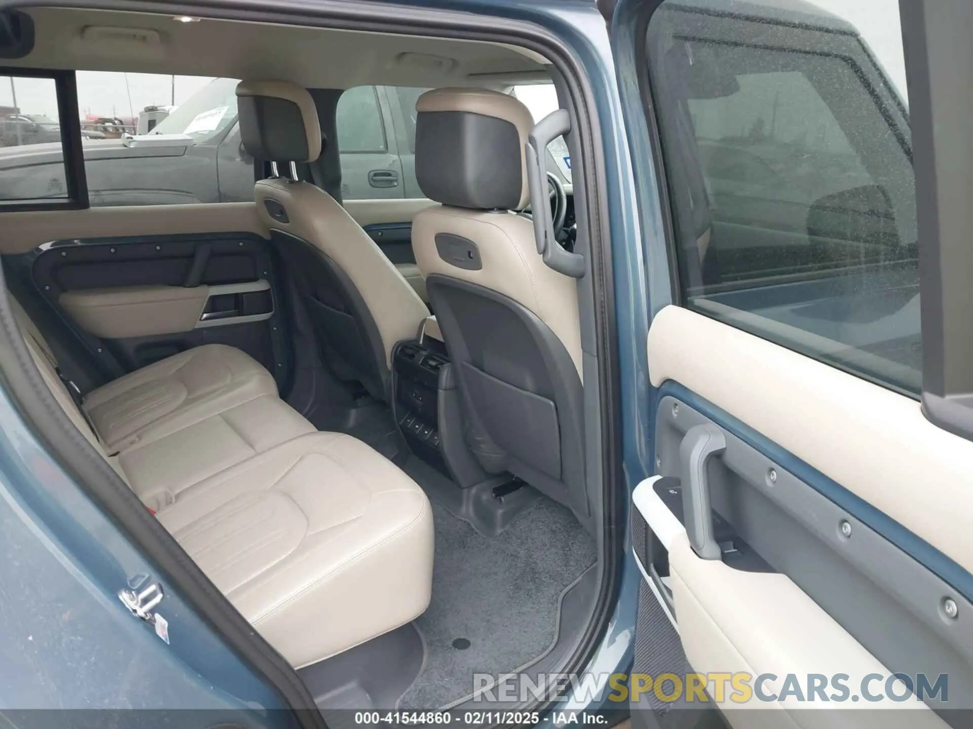 8 Photograph of a damaged car SALE97EU6L2016219 LAND ROVER DEFENDER 2020