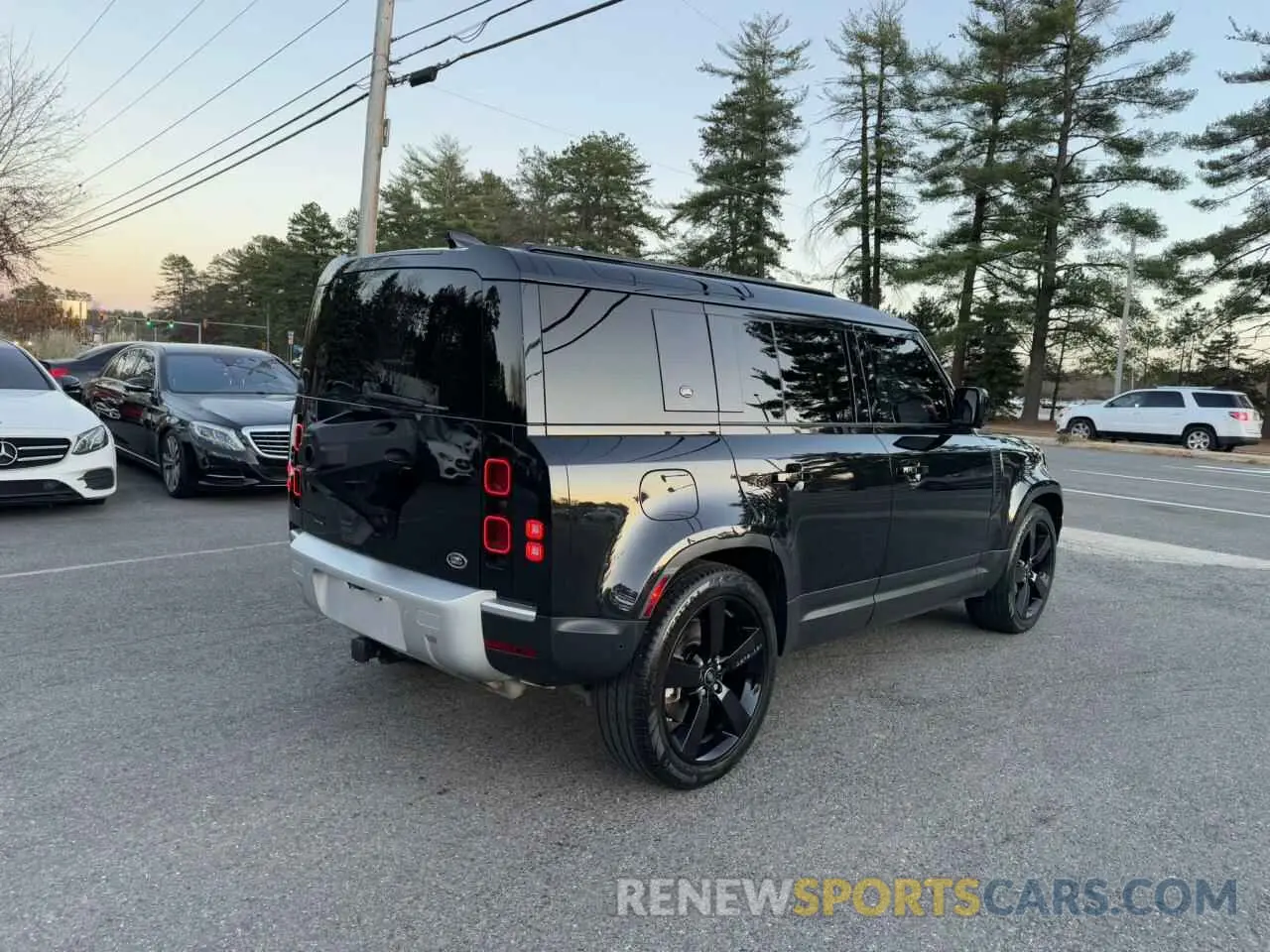 3 Photograph of a damaged car SALE9EEU2L2022250 LAND ROVER DEFENDER 2020