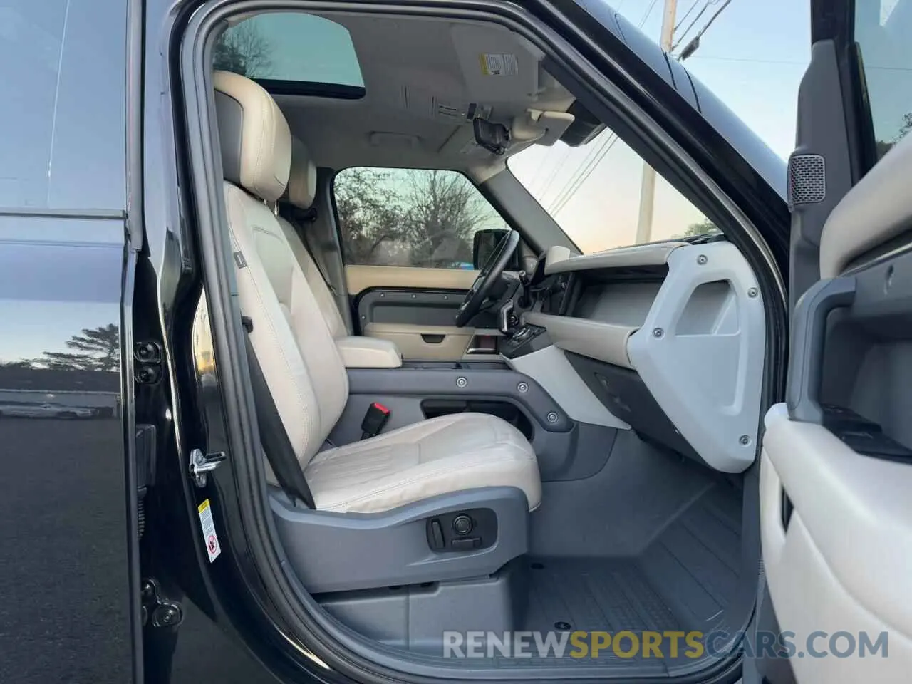 5 Photograph of a damaged car SALE9EEU2L2022250 LAND ROVER DEFENDER 2020
