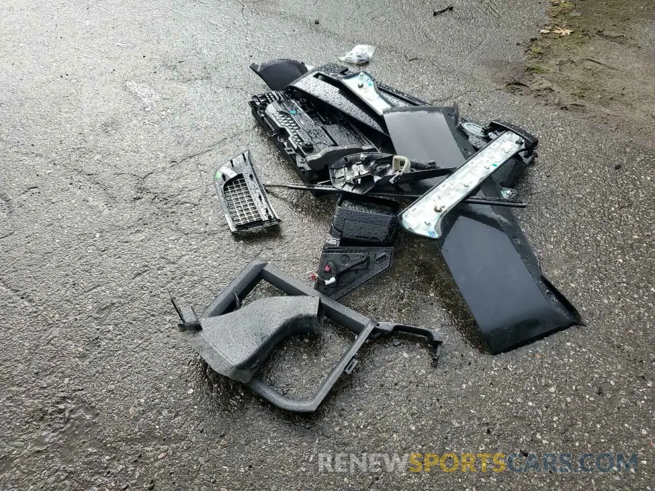 13 Photograph of a damaged car SALE9EEU6L2025605 LAND ROVER DEFENDER 2020