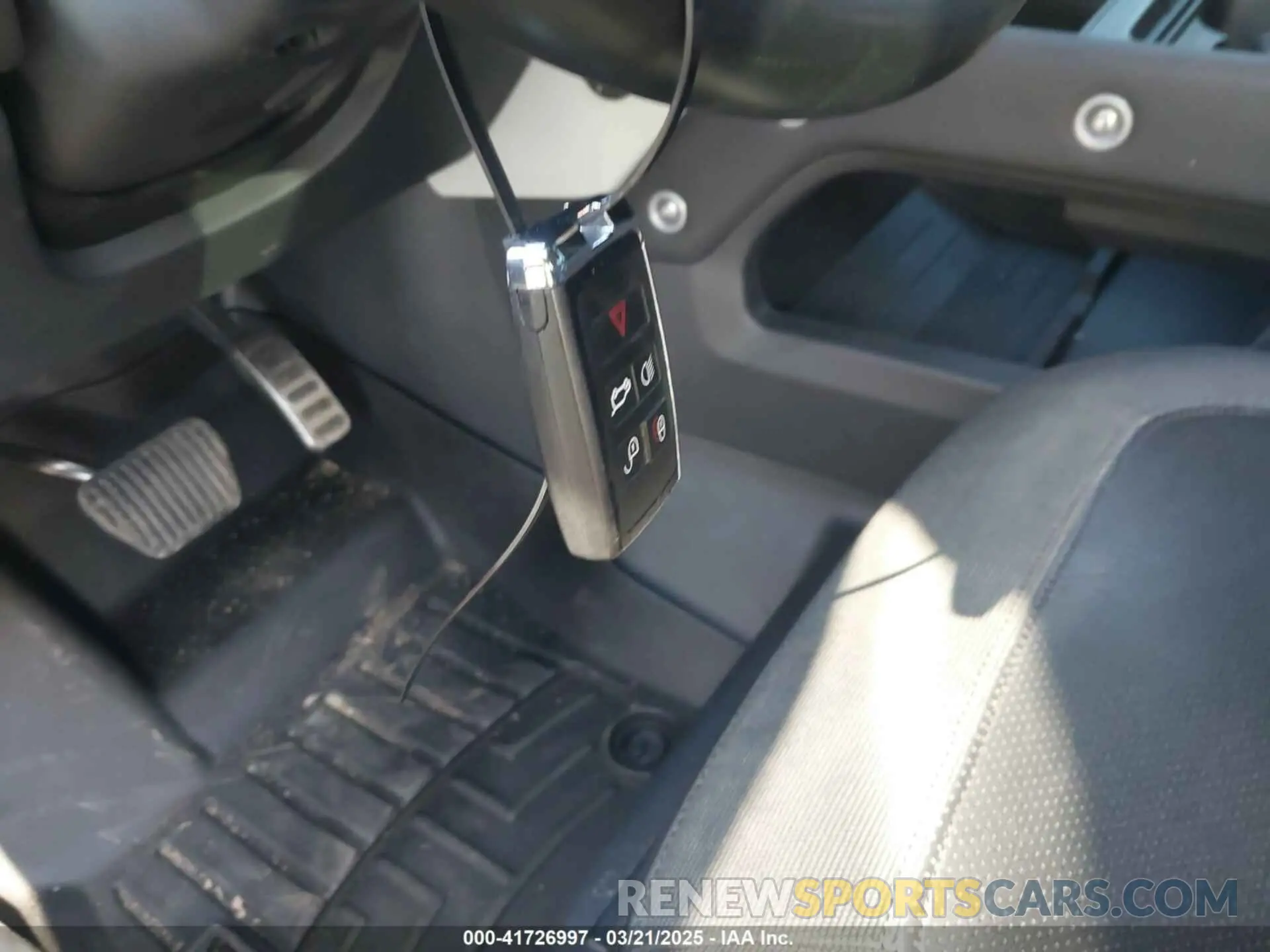 11 Photograph of a damaged car SALEJ7EX6L2033362 LAND ROVER DEFENDER 2020