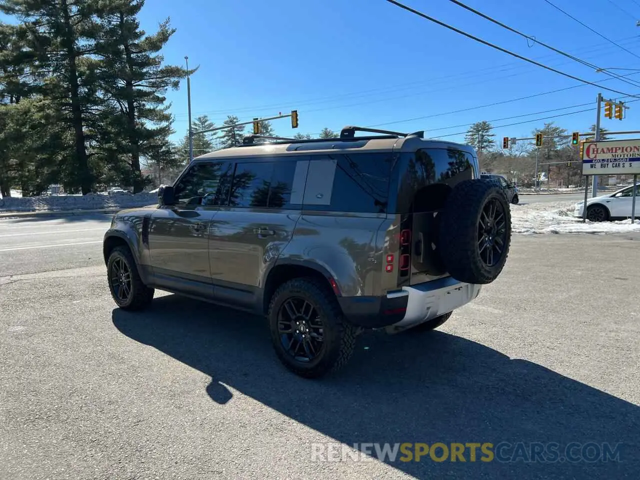 3 Photograph of a damaged car SALEJ7EX8L2019947 LAND ROVER DEFENDER 2020