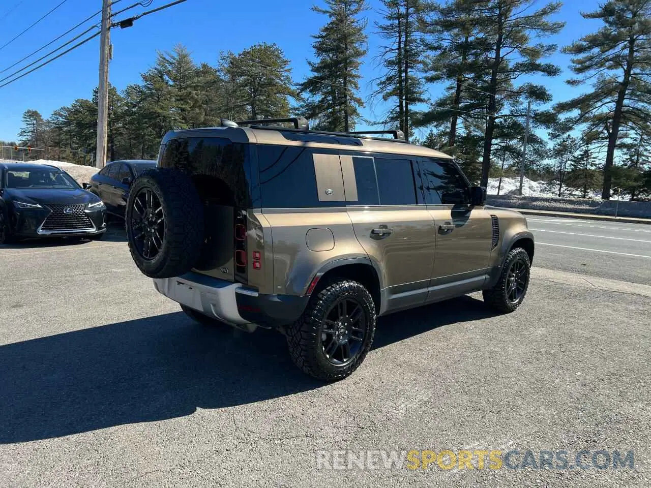 4 Photograph of a damaged car SALEJ7EX8L2019947 LAND ROVER DEFENDER 2020