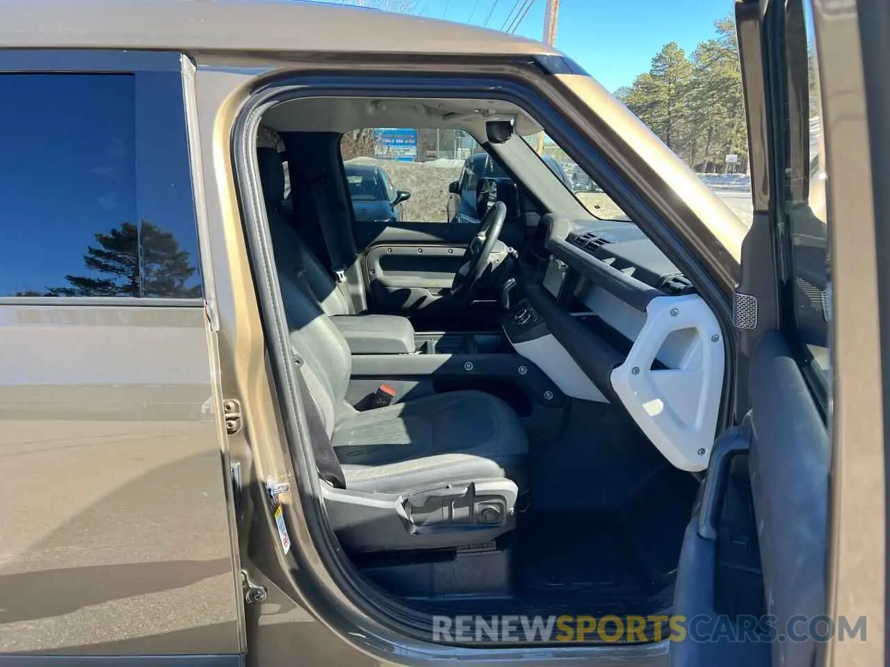 5 Photograph of a damaged car SALEJ7EX8L2019947 LAND ROVER DEFENDER 2020